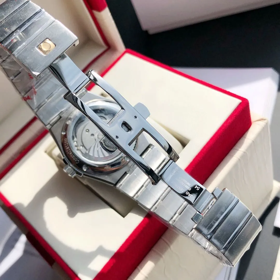 Constellation series couple watch. Men's size: 38/10.5mm. Women's size: 27/10.5mm [Annual masterpiece, classic hit] In 2020, GD produced another full series of high-quality products to fill the gap-Omega Constellation series fully automatic mechanical watch. It has been sharpened for ten years and never gives up! Another high-quality, ultra-affordable representative work produced by GD once again refreshes the "genuine appearance details, built-in new Citizen movement" [Movement] GD produces the entire network's exclusive replica Constellation series men's watch equipped with 💯 The new Citizen 8215 automatic mechanical movement, and the women's watch is equipped with 💯 The new Citizen 6T51 automatic mechanical movement, exclusive correction of the 8501 original automatic hammer, the kinetic energy of the movement is durable, and the travel time is accurate, ⭕️ Reworked [Case] 💯 Super waterproof, you can swim with confidence 🚰 316L stainless steel case, CNC cutting process for the same material bracelet, perfect shell shape and joints, replica craftsmanship, the thinnest workmanship of the same level of movement‼ ️ Equipped with a high-quality Swarovski crystal diamond ring (not an ordinary pickaxe stone), it is colorful under the sun [Details] The original strips and diamond sides are optional, and the original ones are all the same color. The bracelet is equipped with the only original folding clasp in its class, and the sapphire anti-scratch glass mirror reads clearly [Inventory] 1000+ in the whole series, long-term replenishment supply ⚠️Please look for the exclusive quality of GD products