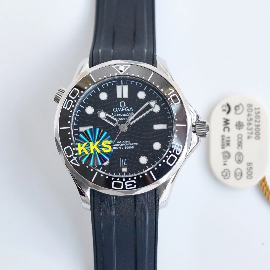 Brand new KKS factory three codes in one, unique packaging, exclusive coding, the steel strap is adjustable with a fine-tuning buckle, high-end quality, high profit, welcome to experience, 100% waterproof and swimmable. Hot model returns 🔥 Hot model returns 🔥 Hot model returns 🔥 KKS new products are launched Three codes in one, exclusive quality, exclusive packaging, always adhering to practical value, there is no best, only a better upgrade concept, pushing the entire series of Omega Seamaster watches to the top again! In 2020, the official highly recommended Seamaster series 300-meter diving watch has exclusive quality on the entire network. [Movement] Equipped with 💯 brand new Japanese original Citizen 8215 automatic mechanical movement, original see-through design, corrected movement 8500 restoration all-in-one machine, 0️⃣repair, accurate running time, strong practicality, 100% waterproof [Glass] Double-bright Sapphire shock-proof and scratch-proof glass Equipped with arched wear-resistant and scratch-resistant glass, it is three-level waterproof and can swim with confidence🏊, watch diameter 39.5/11mm [Case] Made of 316L stainless steel case, equipped with the only original ceramic one-way rotating chronograph ring in its class [Belt] The buckle is polished from 316L fine steel, imported Italian cowhide and imported frog glue to show the endless quality. It is equipped with the only original Omega stretch buckle in its class, which can be finely adjusted. It is the best value in its class. Please certify the exclusive KKS details. The KKS exclusive quality code is 80456374. Welcome to compare the quality.