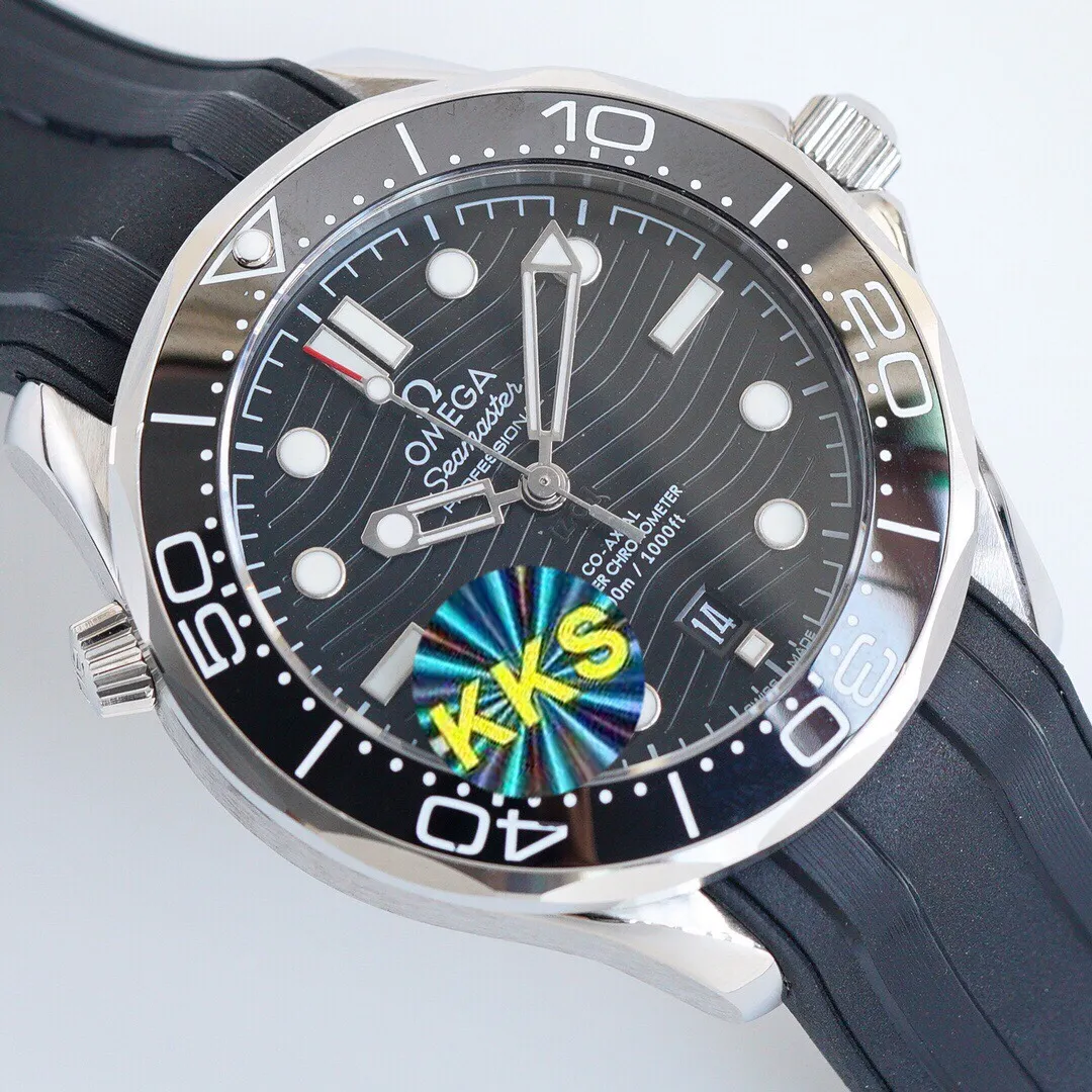 Brand new KKS factory three codes in one, unique packaging, exclusive coding, the steel strap is adjustable with a fine-tuning buckle, high-end quality, high profit, welcome to experience, 100% waterproof and swimmable. Hot model returns 🔥 Hot model returns 🔥 Hot model returns 🔥 KKS new products are launched Three codes in one, exclusive quality, exclusive packaging, always adhering to practical value, there is no best, only a better upgrade concept, pushing the entire series of Omega Seamaster watches to the top again! In 2020, the official highly recommended Seamaster series 300-meter diving watch has exclusive quality on the entire network. [Movement] Equipped with 💯 brand new Japanese original Citizen 8215 automatic mechanical movement, original see-through design, corrected movement 8500 restoration all-in-one machine, 0️⃣repair, accurate running time, strong practicality, 100% waterproof [Glass] Double-bright Sapphire shock-proof and scratch-proof glass Equipped with arched wear-resistant and scratch-resistant glass, it is three-level waterproof and can swim with confidence🏊, watch diameter 39.5/11mm [Case] Made of 316L stainless steel case, equipped with the only original ceramic one-way rotating chronograph ring in its class [Belt] The buckle is polished from 316L fine steel, imported Italian cowhide and imported frog glue to show the endless quality. It is equipped with the only original Omega stretch buckle in its class, which can be finely adjusted. It is the best value in its class. Please certify the exclusive KKS details. The KKS exclusive quality code is 80456374. Welcome to compare the quality.