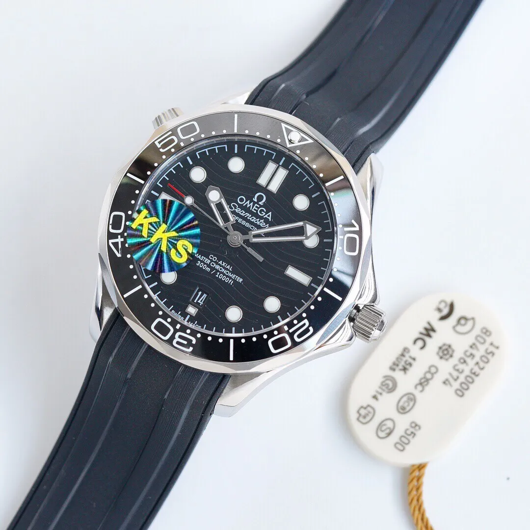 Brand new KKS factory three codes in one, unique packaging, exclusive coding, the steel strap is adjustable with a fine-tuning buckle, high-end quality, high profit, welcome to experience, 100% waterproof and swimmable. Hot model returns 🔥 Hot model returns 🔥 Hot model returns 🔥 KKS new products are launched Three codes in one, exclusive quality, exclusive packaging, always adhering to practical value, there is no best, only a better upgrade concept, pushing the entire series of Omega Seamaster watches to the top again! In 2020, the official highly recommended Seamaster series 300-meter diving watch has exclusive quality on the entire network. [Movement] Equipped with 💯 brand new Japanese original Citizen 8215 automatic mechanical movement, original see-through design, corrected movement 8500 restoration all-in-one machine, 0️⃣repair, accurate running time, strong practicality, 100% waterproof [Glass] Double-bright Sapphire shock-proof and scratch-proof glass Equipped with arched wear-resistant and scratch-resistant glass, it is three-level waterproof and can swim with confidence🏊, watch diameter 39.5/11mm [Case] Made of 316L stainless steel case, equipped with the only original ceramic one-way rotating chronograph ring in its class [Belt] The buckle is polished from 316L fine steel, imported Italian cowhide and imported frog glue to show the endless quality. It is equipped with the only original Omega stretch buckle in its class, which can be finely adjusted. It is the best value in its class. Please certify the exclusive KKS details. The KKS exclusive quality code is 80456374. Welcome to compare the quality.