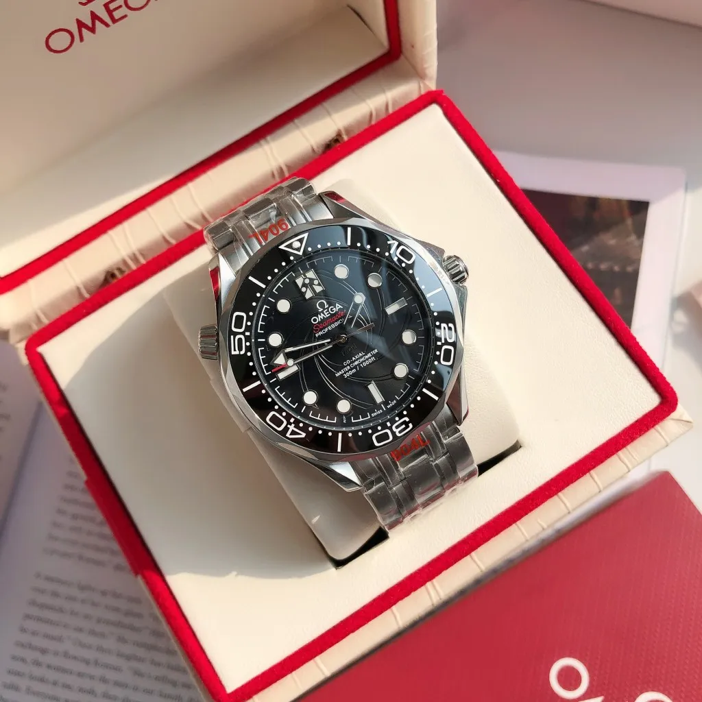 【High-end replica】💰1240! 【Customized all-in-one machine】💰1920! Omega Seamaster 007 and Commemorative Edition Seamaster series are being upgraded and upgraded🔥 The new Seamaster Commemorative Edition 007 series watches have arrived🎉According to official synchronization and in-depth analysis of the original details! Always adhering to the practical value, there is no best, only better upgrade concept, bringing the entire series of Omega Seamaster watches with the new Citizen movement to the top again! [Movement] Equipped with 💯 brand new imported 9015 all-in-one automatic mechanical movement, original see-through design, 0️⃣repair, accurate running time, strong practicality [Case] ​​Made of 316L fine steel case, equipped with the same level of original one-way rotating timing ring [Bracelet] 316 fine steel five-bead bracelet, solid material and stable texture. The actual picture is a customized all-in-one machine!