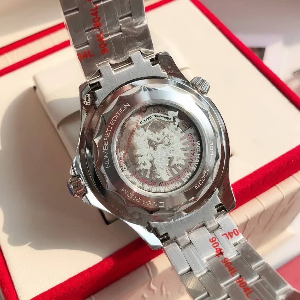 【High-end replica】💰1240! 【Customized all-in-one machine】💰1920! Omega Seamaster 007 and Commemorative Edition Seamaster series are being upgraded and upgraded🔥 The new Seamaster Commemorative Edition 007 series watches have arrived🎉According to official synchronization and in-depth analysis of the original details! Always adhering to the practical value, there is no best, only better upgrade concept, bringing the entire series of Omega Seamaster watches with the new Citizen movement to the top again! [Movement] Equipped with 💯 brand new imported 9015 all-in-one automatic mechanical movement, original see-through design, 0️⃣repair, accurate running time, strong practicality [Case] ​​Made of 316L fine steel case, equipped with the same level of original one-way rotating timing ring [Bracelet] 316 fine steel five-bead bracelet, solid material and stable texture. The actual picture is a customized all-in-one machine!