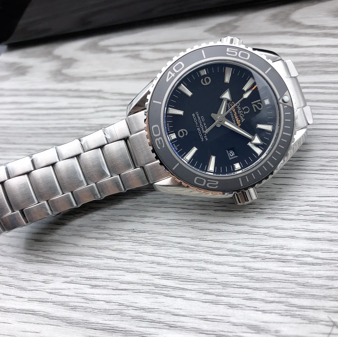 OMEGA 🎮B28 Seamaster Series Special 232.32.42.21.01.003 600-meter diving watch rubber strap model arrives in full color, SJ exclusive quality, ceramic bezel is unique to the entire network, Citizen movement is repaired internally, and the external repair details are synchronized with the original [Movement] Equipped with 💯 brand new automatic mechanical movement, original see-through design, corrected movement top, 0️⃣ repair, accurate running time, strong practicality [Case] Made of 316L stainless steel case 🎮The entire network's exclusive vacuum furnace gold plating, equipped with the only original ceramic one-way rotating timing ring in its class [Bracelet] The official synchronized rubber strap of the Seamaster 600-meter diving watch or the 316 stainless steel five-bead bracelet is optional. The steel chain is matched with the only original push-pull adjustable buckle in its class. 🎮 Sanjie exquisitely recommends men’s mechanical watches. SJ carefully selects ultra-realistic photos for you.