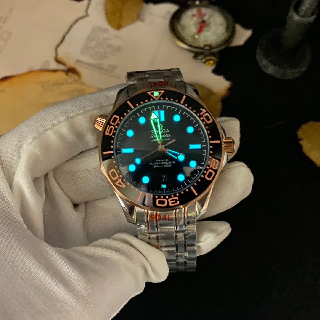 The OMEGA Seamaster 300 series has won the hearts of many people with its unique design and excellent performance. The watch inherits the glorious marine legend. Combining artistic innovation with current design concepts. Brand: OMEGA Series: Seamaster Diving 300 Meter Ocean Watch Movement: 8800 Strap: Nine-bead steel strap and rubber strap (1:1) Size: 42mm13mm Material: 316 stainless steel