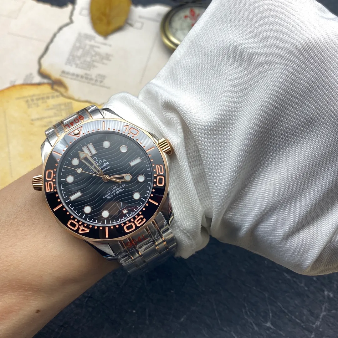 The OMEGA Seamaster 300 series has won the hearts of many people with its unique design and excellent performance. The watch inherits the glorious marine legend. Combining artistic innovation with current design concepts. Brand: OMEGA Series: Seamaster Diving 300 Meter Ocean Watch Movement: 8800 Strap: Nine-bead steel strap and rubber strap (1:1) Size: 42mm13mm Material: 316 stainless steel