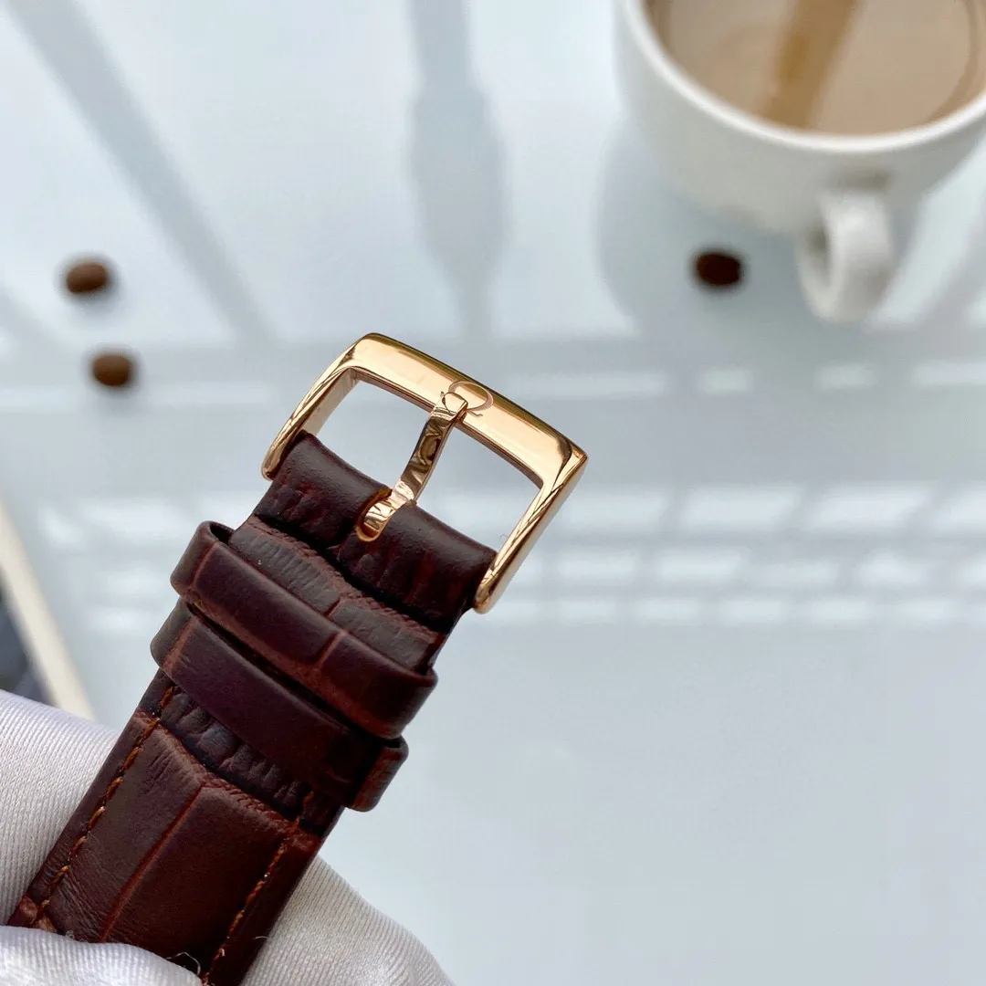 【Foreign trade import】💰1240! Omega (top quality, outstanding debut) 🎉🎉 [Type]: Boutique men's watch (top) exquisite quality [Strap]: Genuine leather strap (durable) [Movement]: Top mechanical movement (stable) [Material]: Mineral super strong mirror (wear-resistant) Exquisite quality Generous style Excellent temperament Wisdom and exclusivity [Size]: 39mm diameter and 12mm thick Hot sale on the market! Welcome to reprint!