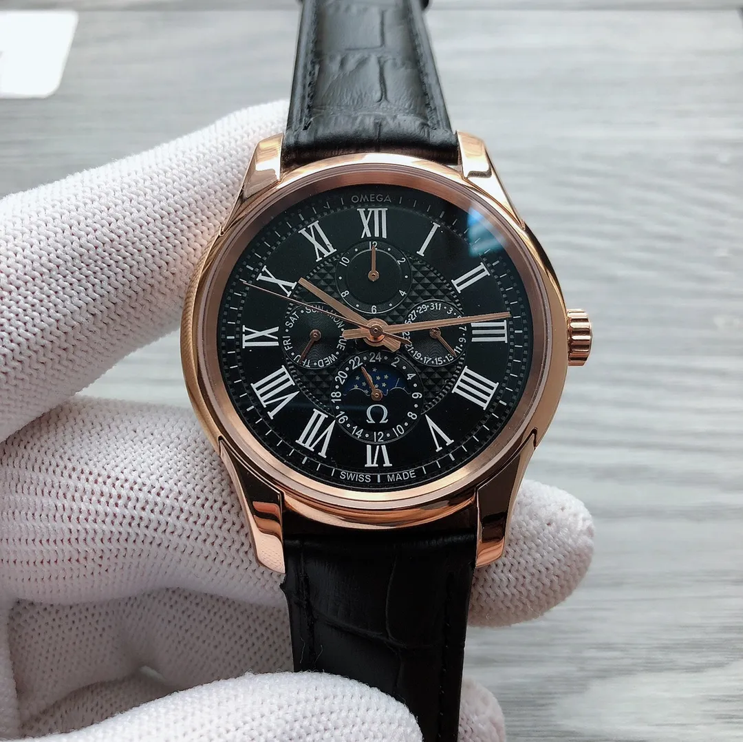 【Foreign trade import】💰1360! OMEGA 🎮X1 Diefei Elegant Series, 39.5mm complex function watch, classic and elegant design, attracting many loyal supporters. This series of watches is simple in style, elegant and gorgeous in appearance, showing eye-catching and timeless beauty. 🎮Roman scale dial, three-hand display, calendar week, month and 24-hour moon phase function, equipped with Omega 2628 coaxial movement inside. The classic and timeless design makes each timepiece the perfect match for any outfit. 🎮Sanjie exquisitely recommends men’s fully automatic mechanical watches. SJ carefully creates ultra-realistic photo shoots for you.