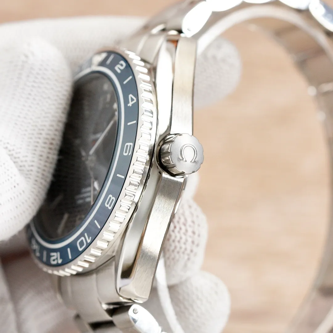 【High-end replica】💰1240! Top replica 💰Private chat! Omega Planet Ocean 600m GMT 24-hour display (can monotonic GMT function) five codes in one, warranty card, diamond card, observatory certification card, hang tag, etc. Exclusive number 87895505, exclusive quality, exclusive packaging. In 2021, the official website strongly recommends the exclusive quality of the Seamaster series 600-meter diving watch. [Model] 215.32.44.21.01.001 [Movement] Equipped with 8900/8906 automatic mechanical movement, original see-through design, corrected movement, accurate running time, strong practicality, 100% waterproof [Glass] With arched wear-resistant glass, diameter 43.5mm, thickness 15.5mm [Case] Made of 316L fine steel case, post-processed and polished, equipped with the only original one-way rotating chronograph ring with a ceramic ring in its class [Watch strap] Belt/tape/steel strap, buckle steel strap 316L fine steel brushed and polished, Italian imported cowhide with imported frog glue, steel strap with original Omega stretch buckle of the same level, fine-adjustable buckle, great value for the same level, please certify the exclusive details, the exclusive quality code is 87895505 Authentic copy-Reprint