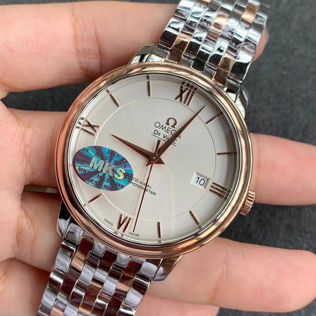 MKS Omega De Ville watch. With its elegant and slim appearance and simple and elegant design, MKS captures every detail and perfectly interprets the classic charm of the original elegant business. [Details of the masterpiece] The size of the watch is 39.5 mm x 10 mm. The literal scales and hands all inherit the original craftsmanship. They are first polished and then rhodium-plated to ensure permanent luster and amazing temperament. [Details of the masterpiece] The Omega resistor LOGO on the plate is well-curved, and the edges are chamfered naturally. It seems small and exquisite, not worth mentioning, but in fact the craftsmanship is complicated and contains a lot of things. [Innovative move] Using the super stable Japanese Miyota 9015 movement, it truly achieves zero repairs.