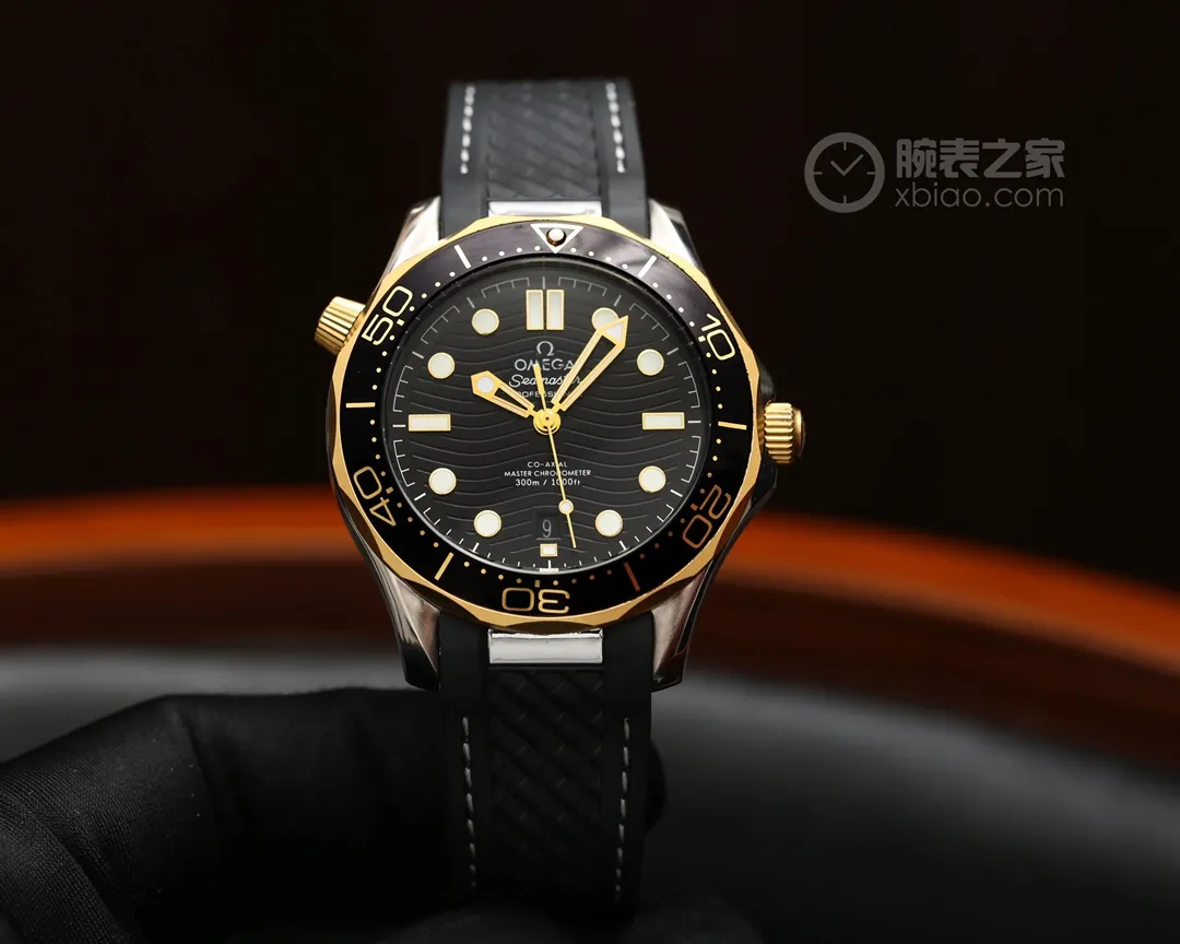 【Foreign trade import】💰1200! Omega has begun to explore the secrets of the deep sea. In 1932, the Omega Marine watch was tested at a depth of 73 meters in Lake Geneva and became a professional commercially available diving watch. In 1993, the Omega Seamaster 300-meter professional diving watch was born, becoming a truly classic diving watch masterpiece. Today, the new Omega Seamaster 300-meter Coaxial Master Diving Watch is the sports watch of choice for many watch enthusiasts. Its technological innovation and modern design concepts make it a professional and fashionable wrist timepiece. (Watch model: 210.22.44.51.03.001) ⚠️Features: The Omega Seamaster 300-meter watch has always been loved by everyone. This year, Omega launched the Seamaster 300-meter chronograph watch, with a total of 9 models in different colors. These new masterpieces not only change in appearance, the movement is equipped with a new automatic watch movement, this Omega’s latest coaxial master!  ⚠️ [Latest bar picture] In an era when a new generation of watch friends pursue multi-function and zero repairs - Haima officially recommends the 300-meter series coaxial • Ultimate🌹👉👉 [Classic hot model to create greater glory] 🔥Brand: Omega (return of noble quality and ultimate product) [2020 hot model] Type: Fine men's watch (top-level) [Haima series] Strap: Imported rubber/316L stainless steel strap (comfortable) [big factory case] Movement: top mechanical movement (stable) 8800 see-through Material: mineral super strong mirror (wear-resistant) embossed essence, vast atmosphere, ingenuity, wrist treasure Size: 42mm diameter, 12mm thick, hot sale! Welcome to reprint! Watch summary: Today, the Omega Seamaster series is one of the brand’s most popular series. This series has a highly recognizable appearance design and an accurate movement! Welcome to taste! ——Welcome to forward!
