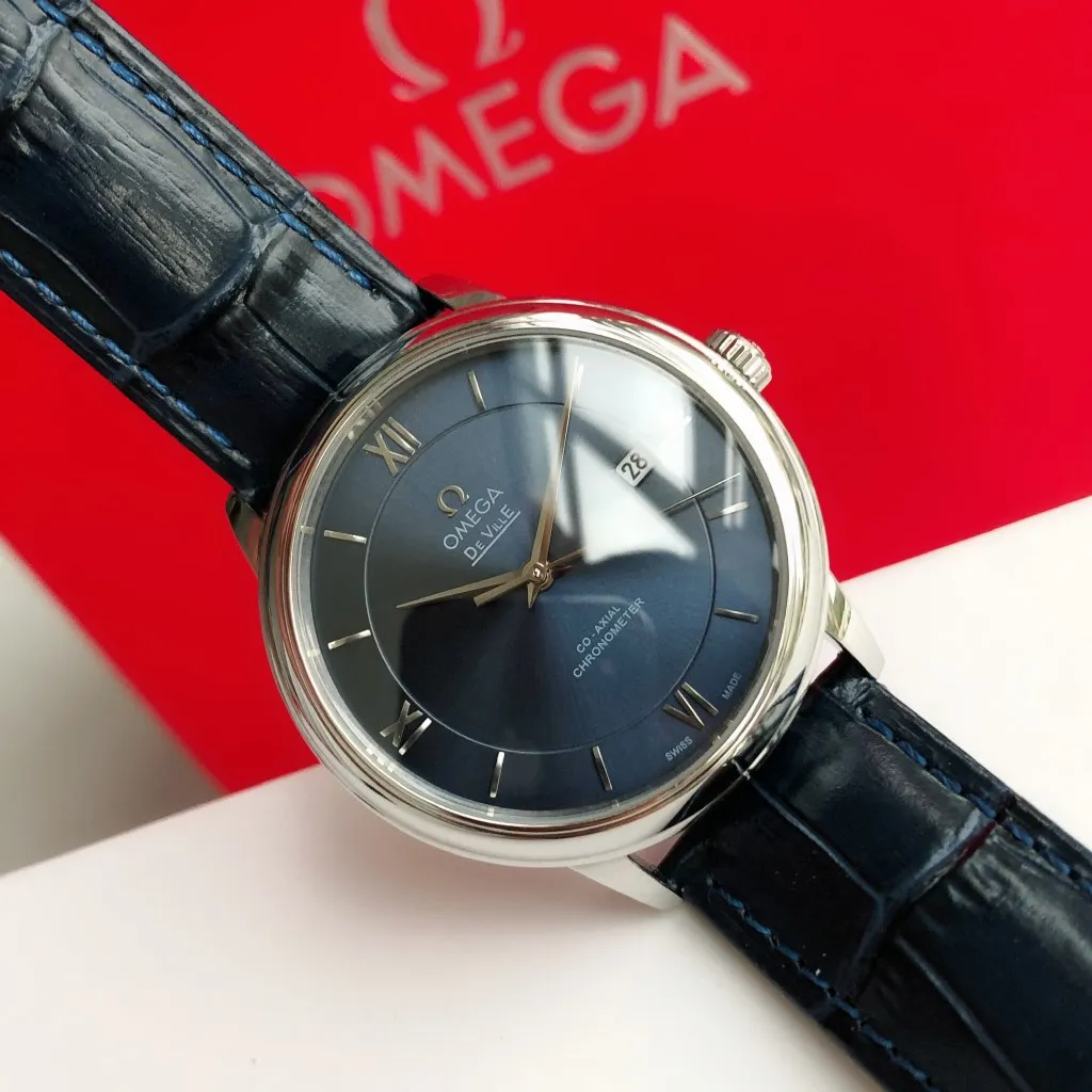 【High-end replica】💰1160! 【Customized all-in-one machine】💰1720! 2023 upgraded blockbuster model - Omega Butterfly De Ville series men's watch [Casual, simple and classic hot model] After the De Ville series was discontinued last year, the factory persisted in adhering to the concept of providing better prices and being more people-friendly. It spent nearly a year strictly controlling and selecting high-quality suppliers of various accessories. Thanks to the strong support of a replica factory, it has worked hard to create today's upgraded and high-quality products at the same price‼ ️ This upgrade uses the same-level lettering from a certain factory, corrects the original synchronous stretch clasp, and passes the factory damage test to ensure excellent quality [Movement] Equipped with zero repair 💯 Brand new Citizen 9015 all-in-one automatic mechanical movement, precise travel time and long-lasting, highly recognized by watch friends [Case] 316L stainless steel case, modified and beautiful body The bottom cover is embossed according to the original synchronized track text. The 39.5mm shell size adheres to the same original details. Curved dial. 100-meter depth waterproof. Scratch-resistant sapphire mirror. [Bracelet] Use 316L stainless steel bracelet with original folding stretch buckle of the same material or calfskin strap. This picture is a real shot of a customized all-in-one machine!