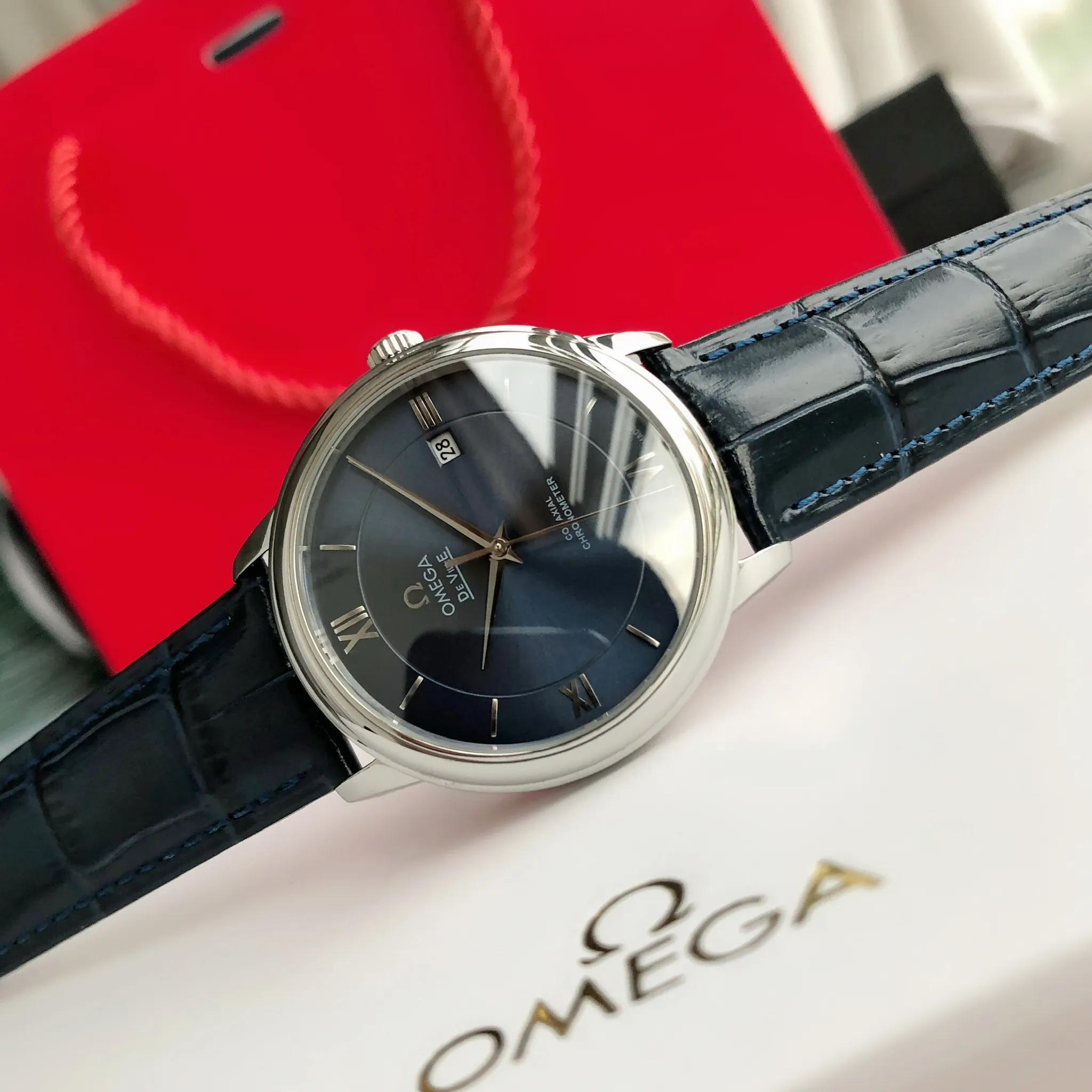 【High-end replica】💰1160! 【Customized all-in-one machine】💰1720! 2023 upgraded blockbuster model - Omega Butterfly De Ville series men's watch [Casual, simple and classic hot model] After the De Ville series was discontinued last year, the factory persisted in adhering to the concept of providing better prices and being more people-friendly. It spent nearly a year strictly controlling and selecting high-quality suppliers of various accessories. Thanks to the strong support of a replica factory, it has worked hard to create today's upgraded and high-quality products at the same price‼ ️ This upgrade uses the same-level lettering from a certain factory, corrects the original synchronous stretch clasp, and passes the factory damage test to ensure excellent quality [Movement] Equipped with zero repair 💯 Brand new Citizen 9015 all-in-one automatic mechanical movement, precise travel time and long-lasting, highly recognized by watch friends [Case] 316L stainless steel case, modified and beautiful body The bottom cover is embossed according to the original synchronized track text. The 39.5mm shell size adheres to the same original details. Curved dial. 100-meter depth waterproof. Scratch-resistant sapphire mirror. [Bracelet] Use 316L stainless steel bracelet with original folding stretch buckle of the same material or calfskin strap. This picture is a real shot of a customized all-in-one machine!