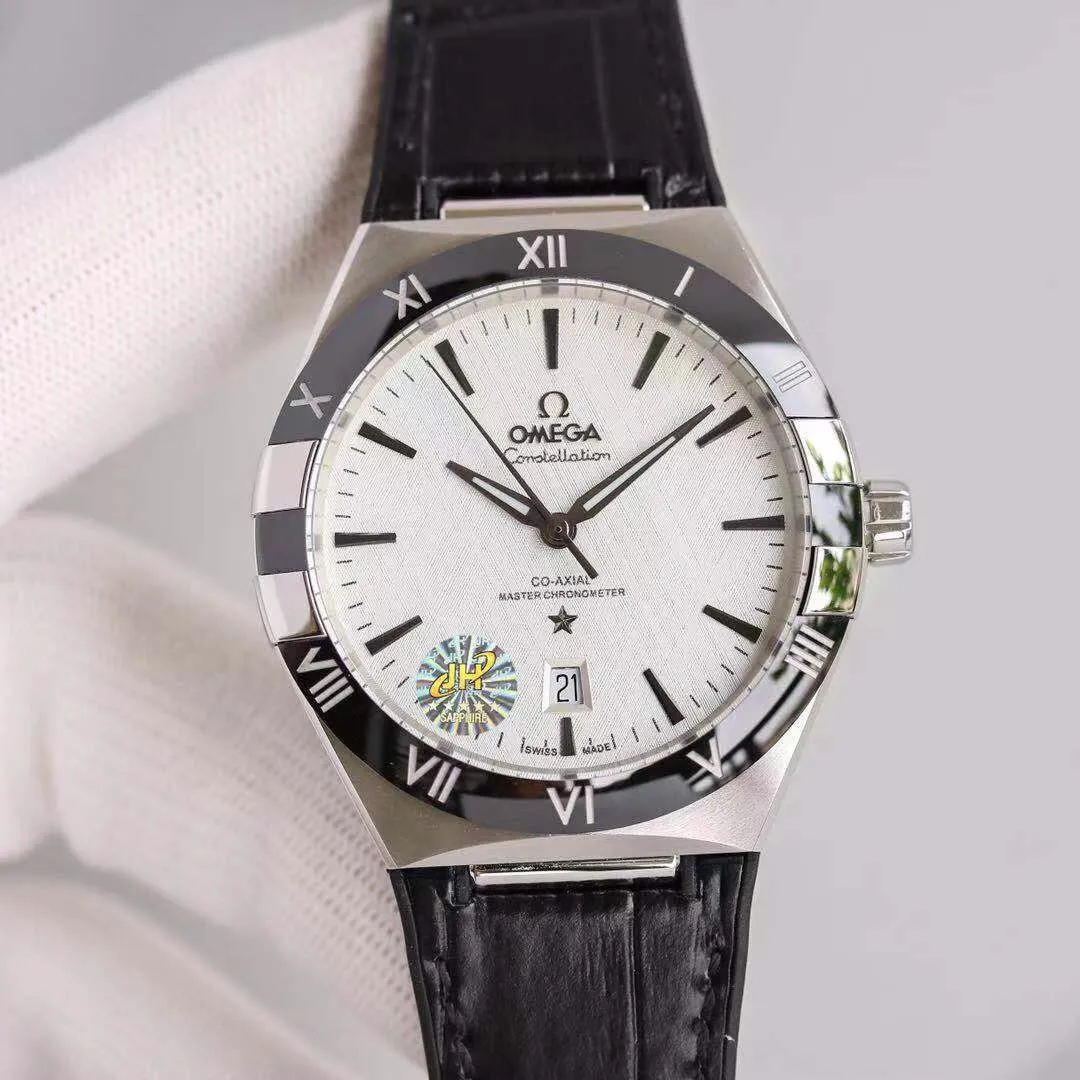 【Top Replica】💰3700! The fifth generation of the Omega Constellation series! Brand new original size 41MM watch! 1⃣️Upgraded bezel, original and uniformly polished imported ceramic bezel, scales using platinum electroplating process, durable and durable 2⃣️Half-moon section, adjusted claw details are slimmer, the case and claws are polished and chamfered, the integration is more natural, making the watch more refined; 3⃣️The crown is engraved with the LOGO, and the polishing and frosting effects are consistent with the original; 4⃣️The color of the dial is adjusted by engineers, and the overall style is more youthful and fashionable with the satin embossed dial. There is a trapezoidal calendar window at 6 o'clock that is consistent with the original version; 5⃣️The hands are molded from the original version, filled with luminous effect, and polished and sanded. The needle tip takes half a year to pursue the same oblique effect as the original version. The process is difficult, and we only pursue the same feeling of the original when worn by customers; 6⃣️The movement is equipped with the market's exclusive original integrated 8800/8801 black balance coaxial master chronometer movement, with wear-resistant sapphire glass, so that the beauty of the dial and movement can be clearly seen. 7⃣Like the original, there are 3 color dials that can be matched according to your own preferences; the strap is made of imported rubber-backed calfskin, which is exquisite in every detail, giving it an original feel.