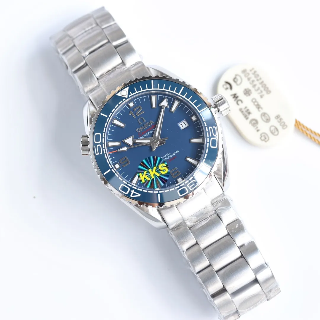 【Foreign Trade Import】💰1920! All Omega Seamaster watches have once again reached their peak! In 2020, the official highly recommended Seamaster series 600-meter diving watch has exclusive quality on the entire network [Movement] Equipped with 💯 brand new Japanese original Citizen 8215 automatic mechanical movement, original see-through design, corrected movement 8500 restoration all-in-one machine, 0️⃣repair, accurate running time, strong practicality, 100% waterproof [Glass] Double-bright Sapphire shock-proof and scratch-proof glass Equipped with arched wear-resistant and scratch-resistant glass, it is three-level waterproof and can swim with confidence🏊, watch diameter 39.5/11mm [Case] Made of 316L stainless steel case, equipped with the only original ceramic one-way rotating chronograph ring in its class [Belt] The buckle is polished from 316L fine steel, imported Italian cowhide and imported frog glue to show the endless quality. It is equipped with the only original Omega stretch buckle in its class, which can be finely adjusted. It is the best value in its class. Please certify the exclusive KKS details. The KKS exclusive quality code is 80456374. Welcome to compare the quality.