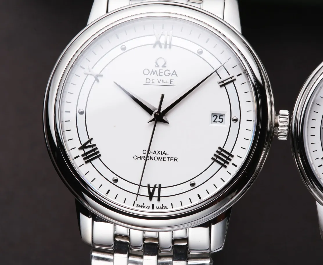 [Customized all-in-one machine] 💰1720 each! Omega-De Ville Series-Couple Watches! Genuine mold opening, 👏The lettering is the same as the original product with sun pattern, the curved surface is upgraded to high-definition arched double sapphire glass (clearer display, anti-scratch) 👏The back of the steel belt is also synchronized with the original laser product batch number! It took 9 months to make many corrections and upgrades to create a 1:1 shell model, striving for perfection! The diameter of men's wear is 39.5mm, and the diameter of women's wear is 32.7mm👏! The style adopts the original Citizen 8215® movement, which vibrates 28,800 times per hour, and has zero repair quality. ✅The style is matched with Italian cowhide to make the wrist more comfortable and comfortable. 🗣The strap/buckle is engraved with the classic "OMEGA" logo, which is generous and classy. Real shot🔰Please pay attention to the details! (Focus on original new machines) Focus is an attitude, produced by JH!