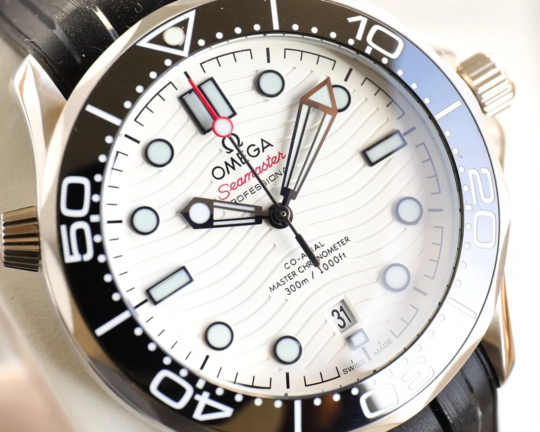 【High-end replica】💰1160! 【Customized all-in-one machine】💰1720! Omega Seamaster official synchronized upgrade in spring 2023‼ ️Highly recommended Omega Seamaster 300-meter diving watch with exclusive quality on the entire network [Movement] Equipped with Coaxial 8800, corrected movement 8800 restoration all-in-one machine [Strap] Imported rubber strap [Glass] Wear-resistant and scratch-resistant sapphire mirror [Case] ​​Made of 316L stainless steel case, equipped with the only one-way rotating ceramic ring in its class, three degrees waterproof
