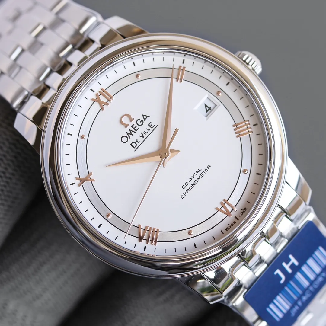 TW Taiwan Factory💰1720! Omega butterfly series watch. The elegant and slim appearance, combined with the simple and elegant design, captures every detail and perfectly interprets the classic charm of the original elegant business. [Details of the masterpiece] The size of the watch is 39.5 mm x 10 mm. The literal scales and hands all inherit the original craftsmanship. They are first polished and then rhodium-plated to ensure permanent luster and amazing temperament. [Details of the masterpiece] The Omega resistor LOGO on the plate is well-curved, and the edges are chamfered naturally. It seems small and exquisite, not worth mentioning, but in fact the craftsmanship is complicated and contains a lot of things. [Innovative move] Using the super stable Japanese 9015 movement, it truly achieves zero repairs.