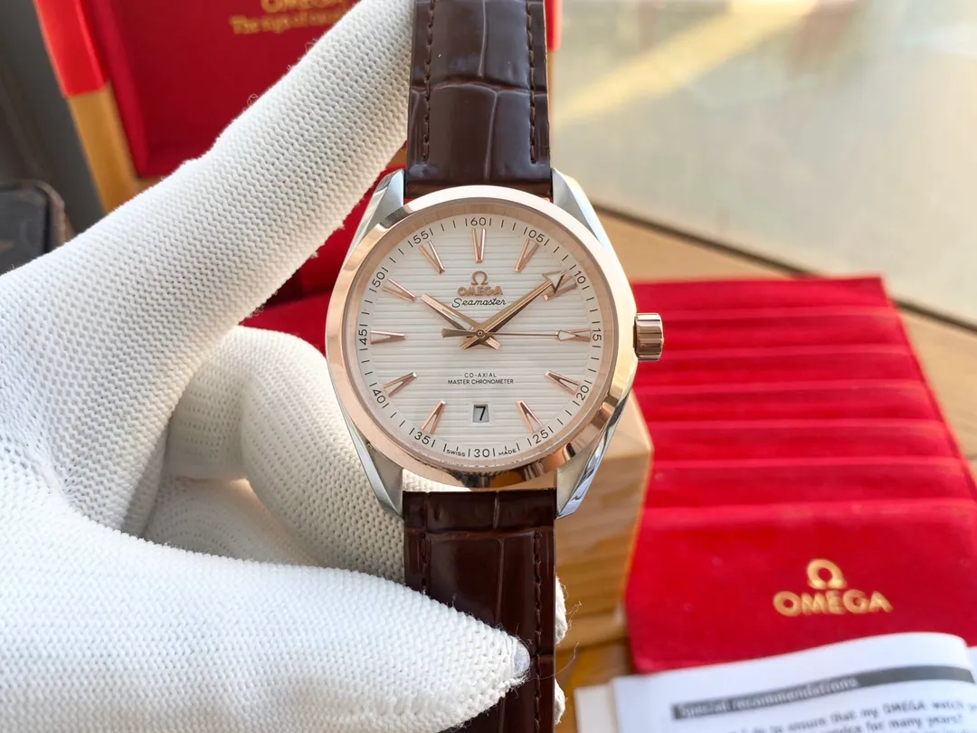 【High-end replica】💰1240! Omega OMEGA🎉Seamaster series men's watch, fully automatic mechanical movement, 316L stainless steel case, mineral super strong glass mirror, genuine cowhide leather strap/stainless steel strap, diameter 40mm, thickness 11mm. The spirit of men represented by this watch: integrity, perseverance, fearlessness and loyalty to oneself, whether it is a formal occasion or daily outing, worn on the wrist, it shows the chic and gentlemanly style.