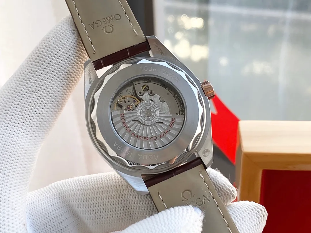 【High-end replica】💰1240! Omega OMEGA🎉Seamaster series men's watch, fully automatic mechanical movement, 316L stainless steel case, mineral super strong glass mirror, genuine cowhide leather strap/stainless steel strap, diameter 40mm, thickness 11mm. The spirit of men represented by this watch: integrity, perseverance, fearlessness and loyalty to oneself, whether it is a formal occasion or daily outing, worn on the wrist, it shows the chic and gentlemanly style.