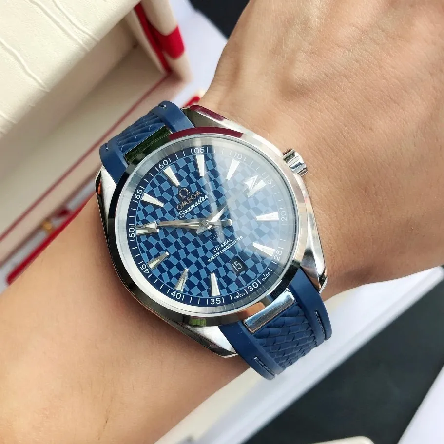 【Customized all-in-one machine】💰1720! Omega Seamaster 150-meter watch [Ocean charm, classic hot model] The classic and timeless design is very characteristic of the Omega brand [Movement] Equipped with the imported brand new Citizen 9015 all-in-one automatic mechanical movement, accurate travel time and long-lasting, highly recognized by watch friends [Case] 316L stainless steel case, modified and beautiful body, original consistent 41.5mm diameter, curved dial, depth waterproof to 200 meters [Bracelet] imported rubber strap Equipped with the original folding clasp of the same material, the details are synchronized with the original product ⚠️Please look for the exclusive quality produced by GD