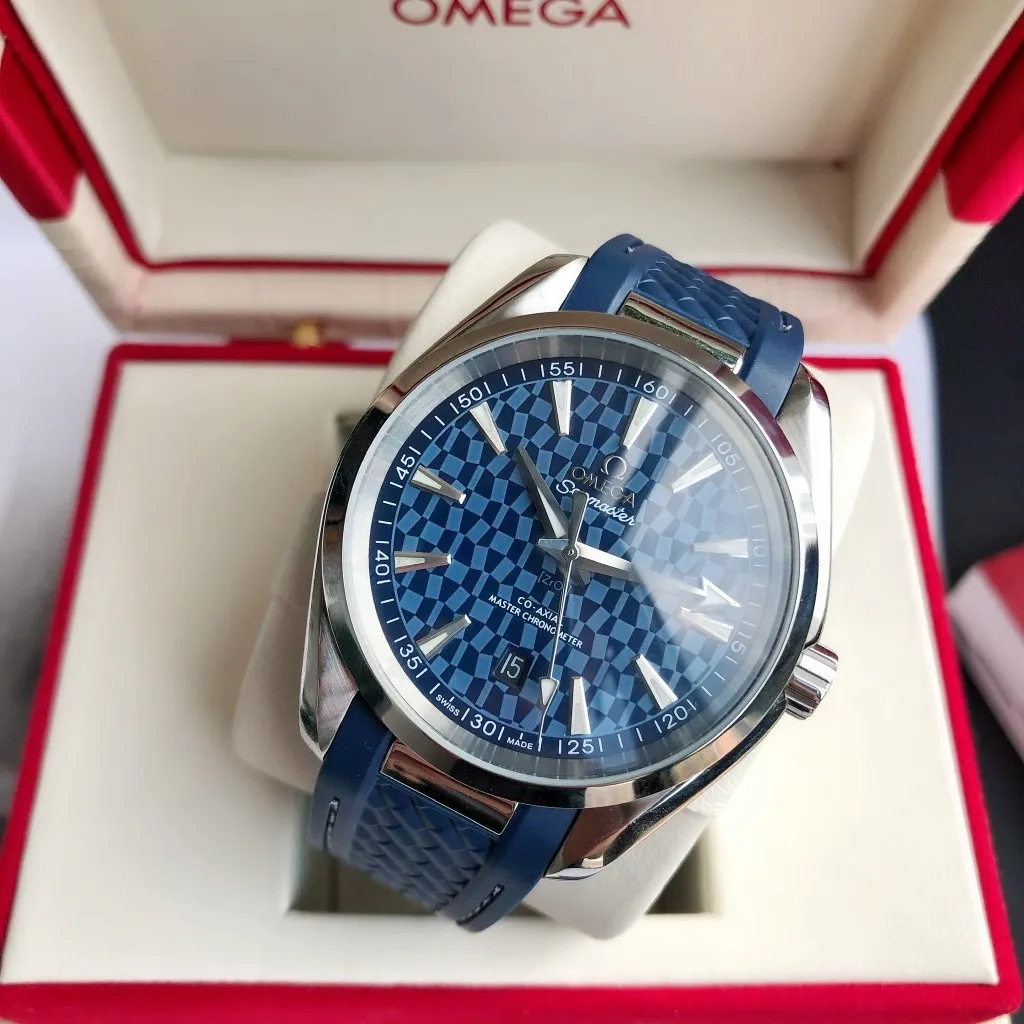 【Customized all-in-one machine】💰1720! Omega Seamaster 150-meter watch [Ocean charm, classic hot model] The classic and timeless design is very characteristic of the Omega brand [Movement] Equipped with the imported brand new Citizen 9015 all-in-one automatic mechanical movement, accurate travel time and long-lasting, highly recognized by watch friends [Case] 316L stainless steel case, modified and beautiful body, original consistent 41.5mm diameter, curved dial, depth waterproof to 200 meters [Bracelet] imported rubber strap Equipped with the original folding clasp of the same material, the details are synchronized with the original product ⚠️Please look for the exclusive quality produced by GD