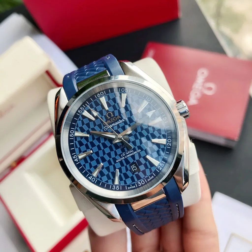 【Customized all-in-one machine】💰1720! Omega Seamaster 150-meter watch [Ocean charm, classic hot model] The classic and timeless design is very characteristic of the Omega brand [Movement] Equipped with the imported brand new Citizen 9015 all-in-one automatic mechanical movement, accurate travel time and long-lasting, highly recognized by watch friends [Case] 316L stainless steel case, modified and beautiful body, original consistent 41.5mm diameter, curved dial, depth waterproof to 200 meters [Bracelet] imported rubber strap Equipped with the original folding clasp of the same material, the details are synchronized with the original product ⚠️Please look for the exclusive quality produced by GD