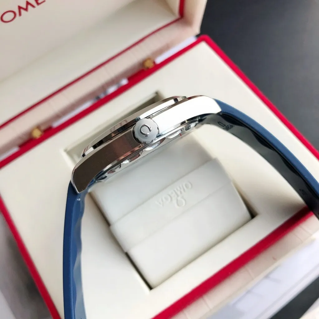 【Customized all-in-one machine】💰1720! Omega Seamaster 150-meter watch [Ocean charm, classic hot model] The classic and timeless design is very characteristic of the Omega brand [Movement] Equipped with the imported brand new Citizen 9015 all-in-one automatic mechanical movement, accurate travel time and long-lasting, highly recognized by watch friends [Case] 316L stainless steel case, modified and beautiful body, original consistent 41.5mm diameter, curved dial, depth waterproof to 200 meters [Bracelet] imported rubber strap Equipped with the original folding clasp of the same material, the details are synchronized with the original product ⚠️Please look for the exclusive quality produced by GD