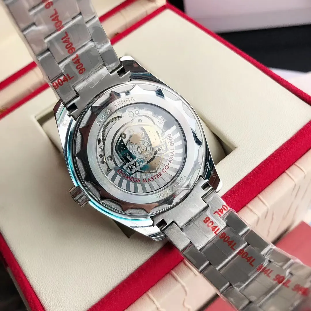 【Customized all-in-one machine】💰1720! Omega Seamaster 150-meter watch [Ocean charm, classic hot model] The classic and timeless design is very characteristic of the Omega brand [Movement] Equipped with the imported brand new Citizen 9015 all-in-one automatic mechanical movement, accurate and durable, highly recognized by watch friends [Case] 316L stainless steel case, modified and beautiful body, original consistent 41.5mm diameter, curved dial, depth waterproof to 200 meters [Bracelet] imported fine steel strap Equipped with the original folding clasp of the same material, the details are synchronized with the original product ⚠️Please look for the exclusive quality produced by GD