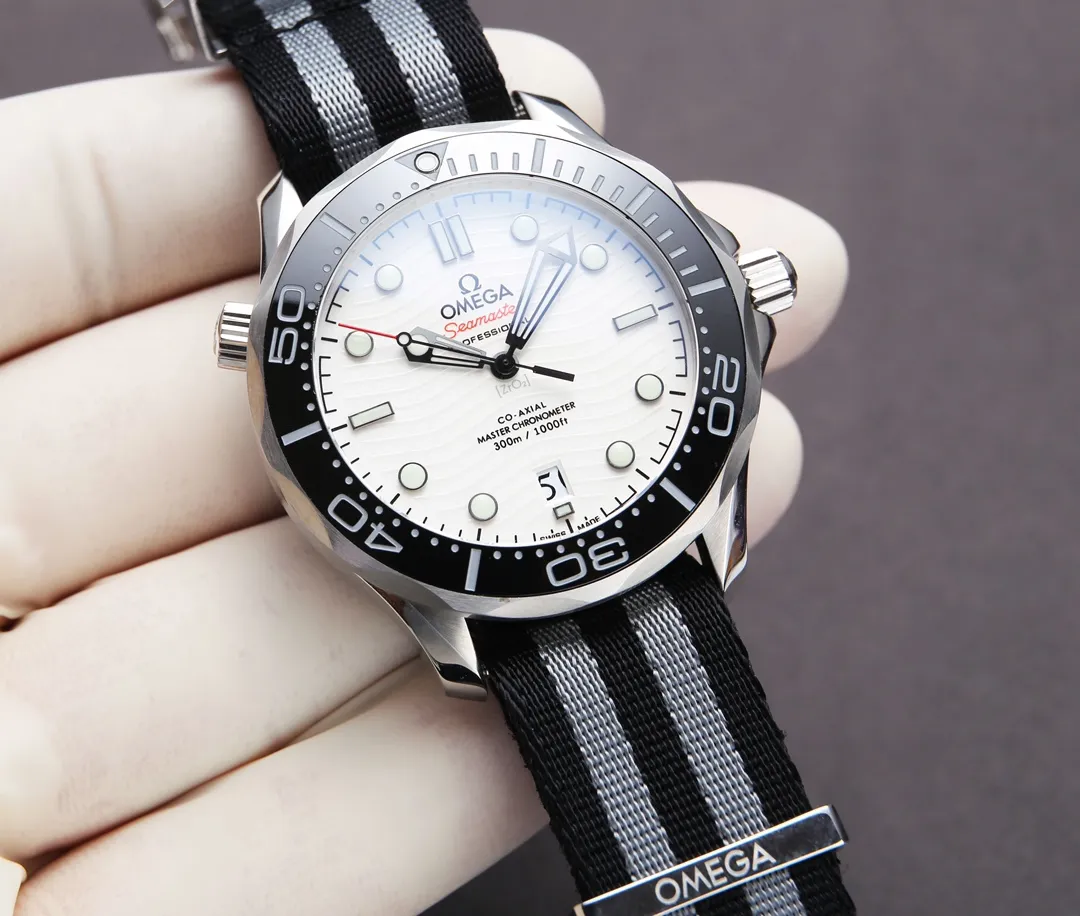 【Top Replica】💰3700! 2022 new product, Omega Seamaster 300m series, currently the latest on the market, based on the TW factory, the bezel and other details have been further revised to create the ultimate version, size 41x14.5mm, 8500 black balance automatic mechanical movement, 316 stainless steel case bracelet, ceramic bezel, sapphire mirror, super sapphire blue luminous ding, folding buckle, waterproof 200 meters⚠️Please look for exclusive quality (focus on original new machines) Focus is an attitude, produced by JH!