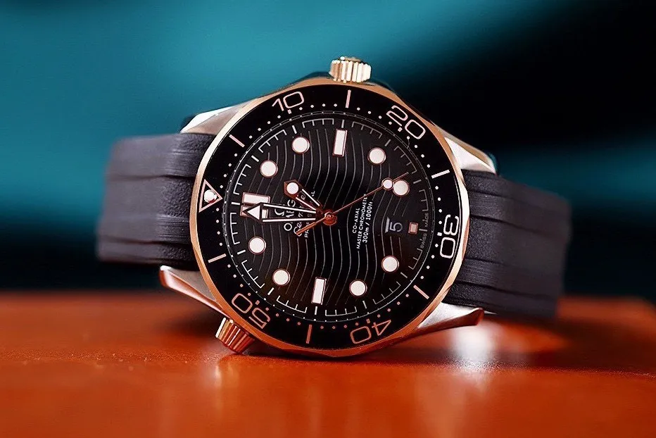 【High-end replica】💰1160! Omega Seamaster series ceramic rings are made with strict and consistent details. 🇨🇳Original synchronization, the same size of 42mm, equipped with fully automatic imported machinery! ✈️On the occasion of the 25th anniversary of the advent of diving watches, the new classic Seamaster series 300-meter diving watch was born against this background. This watch produced by Qiao Qiao really innovates and changes the brand's Haima series from the inside out.