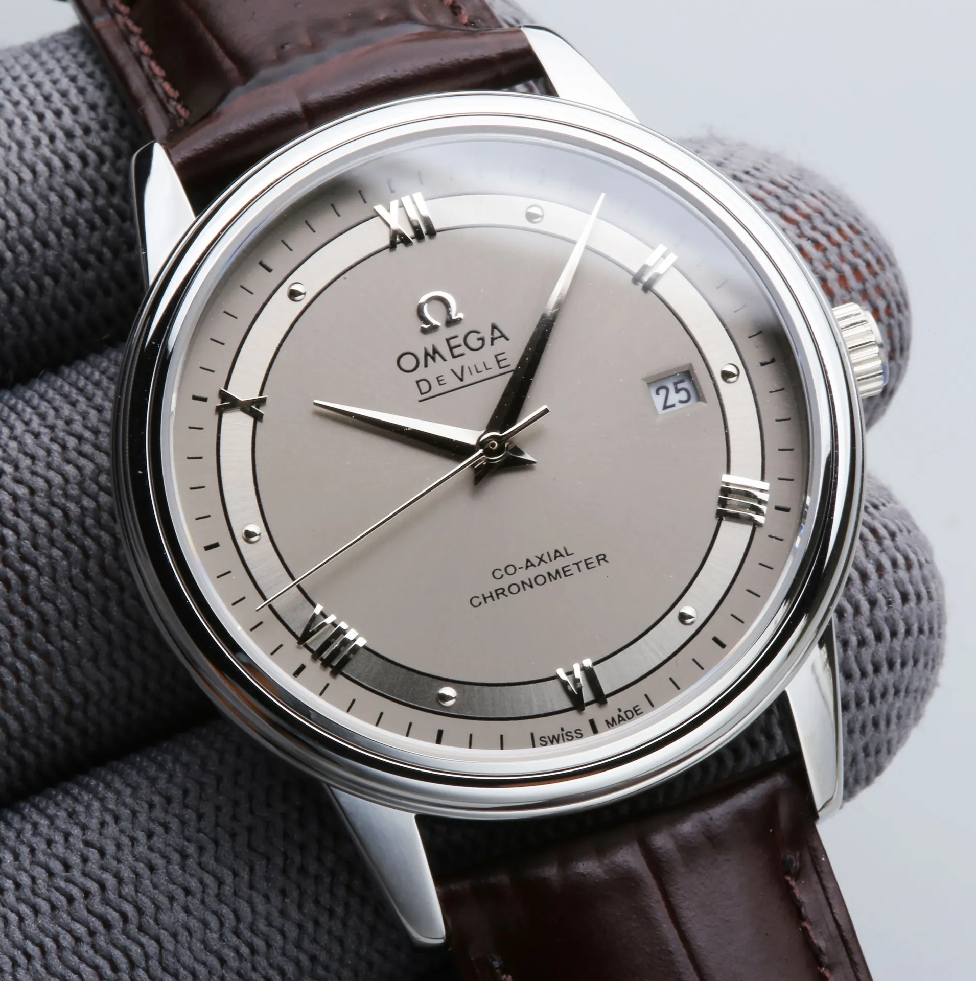 High-end replica 💰1160! TW Taiwan Factory💰1720! Omega Omega De Ville Series De VILLE Case: 316L stainless steel Strap: 316L stainless steel Glass: Double sapphire glass Movement: Original Citizen automatic mechanical 8215 movement, accurate, stable and durable Diameter: 39.5mm. Waterproof: 3ATM (focus on original new machines) Focus is an attitude...!