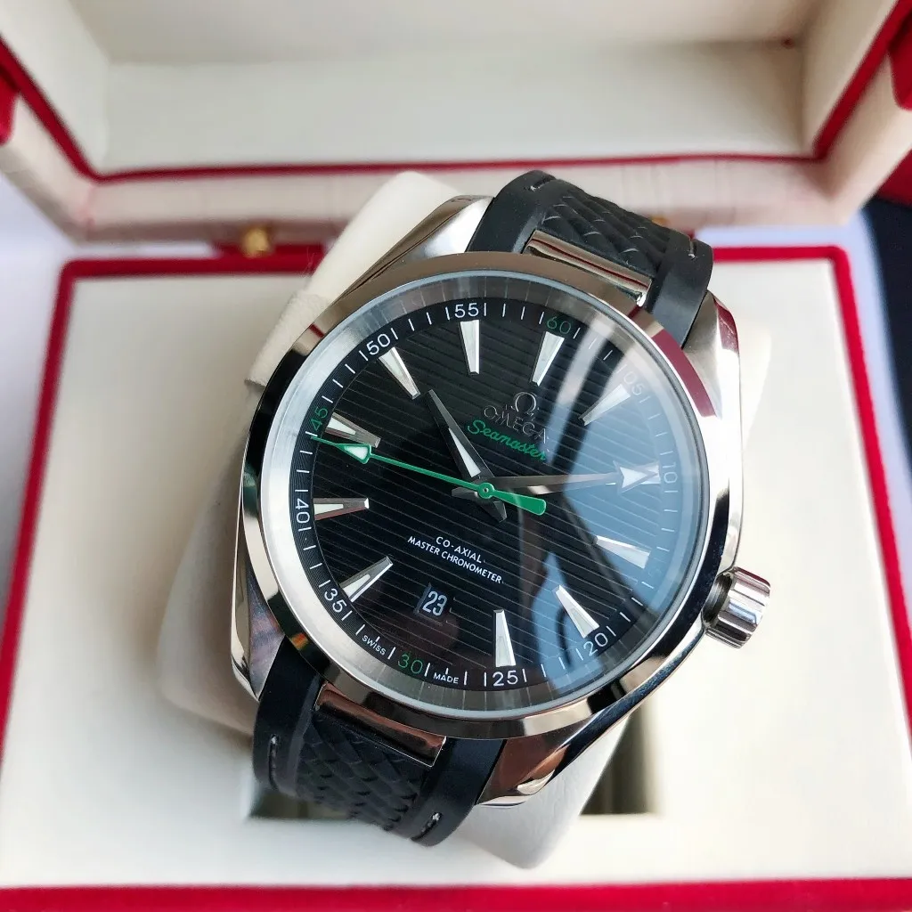 【Customized all-in-one machine】💰1720! Omega Seamaster 150-meter watch [Ocean charm, classic hot model] The classic and timeless design is very characteristic of the Omega brand [Movement] Equipped with the imported brand new Citizen 9015 all-in-one automatic mechanical movement, accurate travel time and long-lasting, highly recognized by watch friends [Case] 316L stainless steel case, modified and beautiful body, original consistent 41.5mm diameter, curved dial, depth waterproof to 200 meters [Bracelet] imported rubber strap Equipped with the original folding clasp of the same material, the details are synchronized with the original product ⚠️Please look for the exclusive quality produced by GD