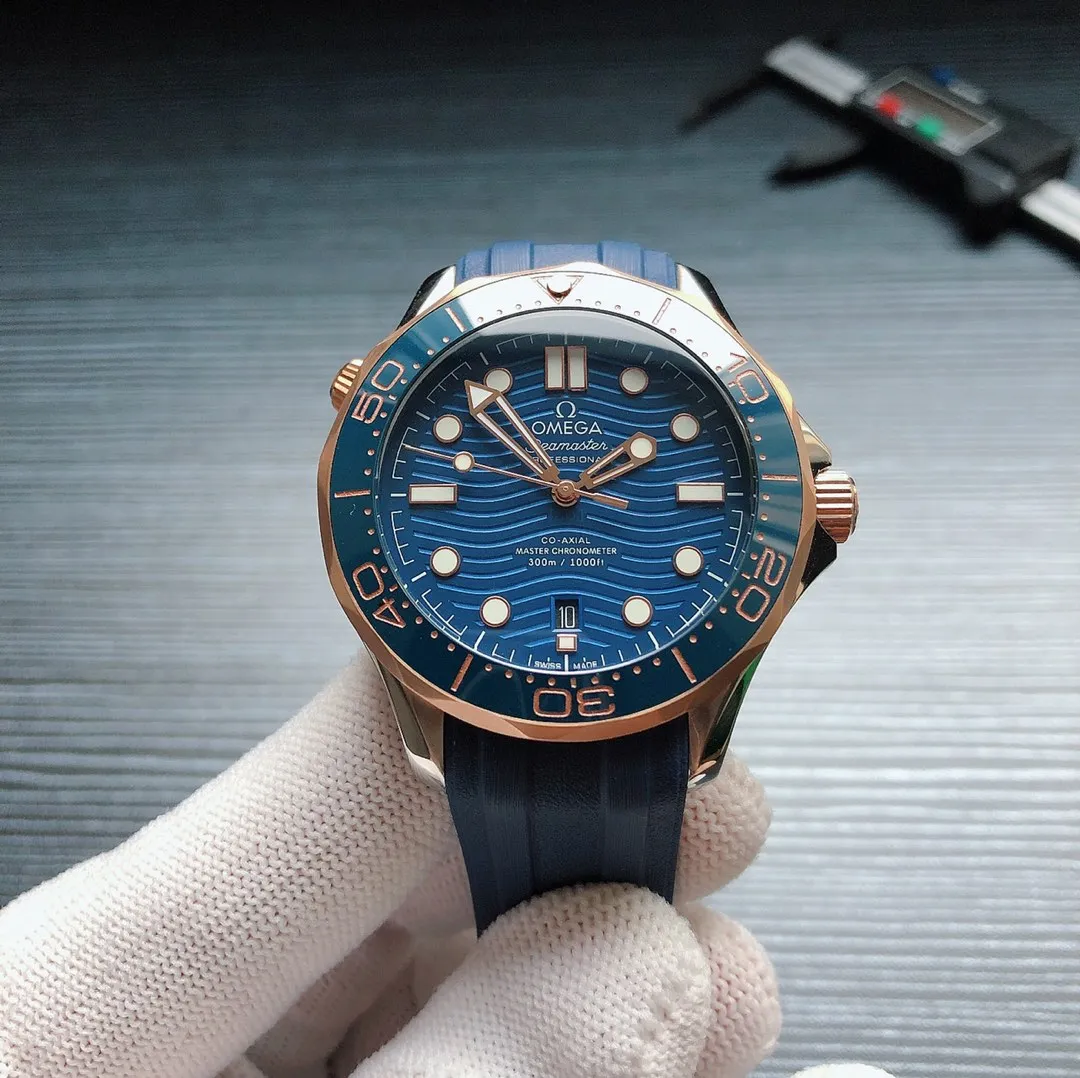 【High-end replica】💰1160! 【Top replica】💰2400! OMEGA 🎮B28 Seamaster Series 210.22.42.20.01.002 Aqua Terra Master Chronometer Watch achieves a perfect balance in presenting exquisite design and the spirit of ocean exploration, creating an elegant and outstanding charming timepiece. 🎮This time, Omega launches a new model of the Seamaster Aqua Terra watch, incorporating clever innovations into popular design elements to give the timepiece a new look. There are also extraordinary innovations inside the watch. This series of watches is equipped with 8500 automatic winding movement and has a diameter of 42mm. 🎮Sanjie exquisitely recommends men’s mechanical watches. SJ has carefully designed ultra-realistic photo shoots for you.