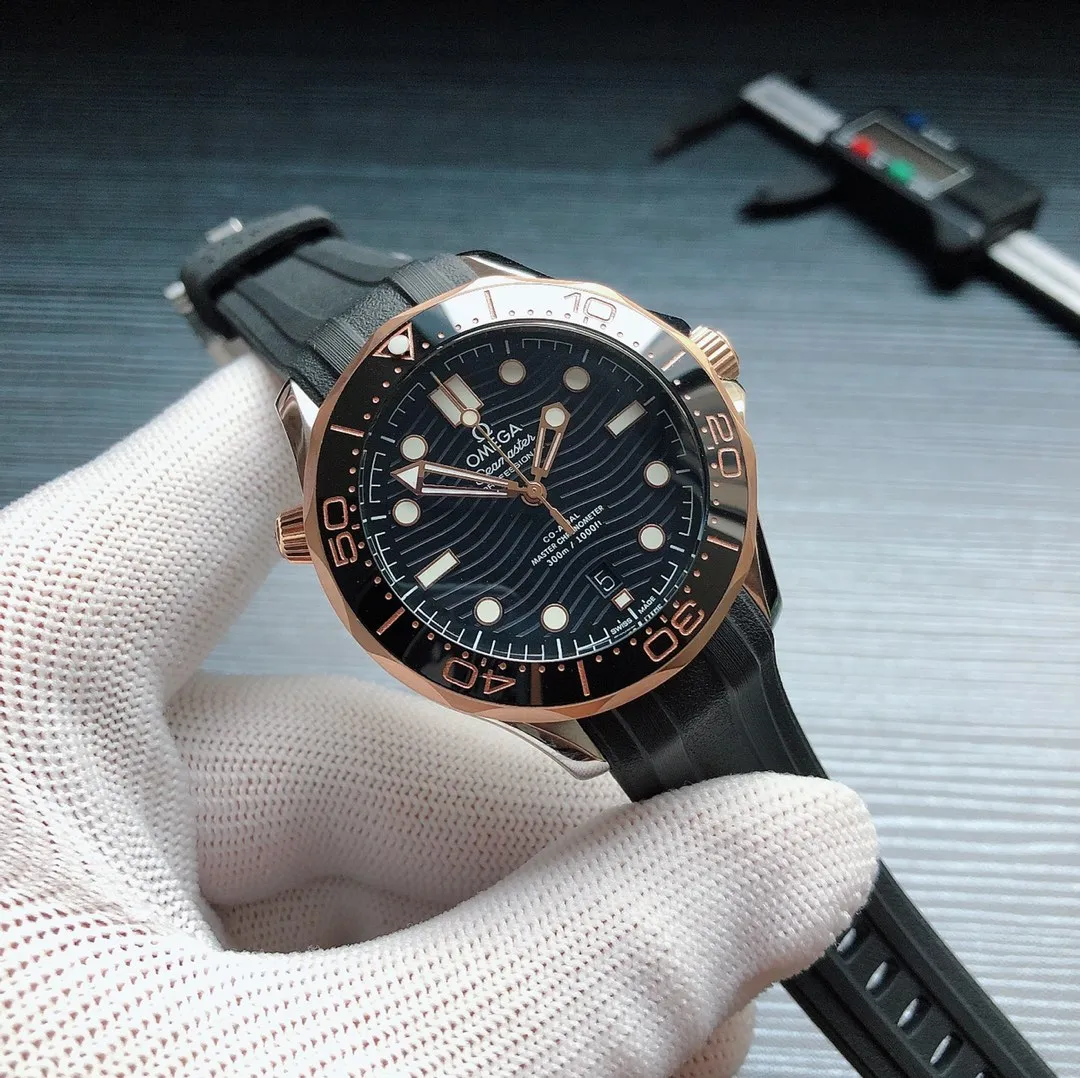 【High-end replica】💰1160! 【Top replica】💰2400! OMEGA 🎮B28 Seamaster Series 210.22.42.20.01.002 Aqua Terra Master Chronometer Watch achieves a perfect balance in presenting exquisite design and the spirit of ocean exploration, creating an elegant and outstanding charming timepiece. 🎮This time, Omega launches a new model of the Seamaster Aqua Terra watch, incorporating clever innovations into popular design elements to give the timepiece a new look. There are also extraordinary innovations inside the watch. This series of watches is equipped with 8500 automatic winding movement and has a diameter of 42mm. 🎮Sanjie exquisitely recommends men’s mechanical watches. SJ has carefully designed ultra-realistic photo shoots for you.