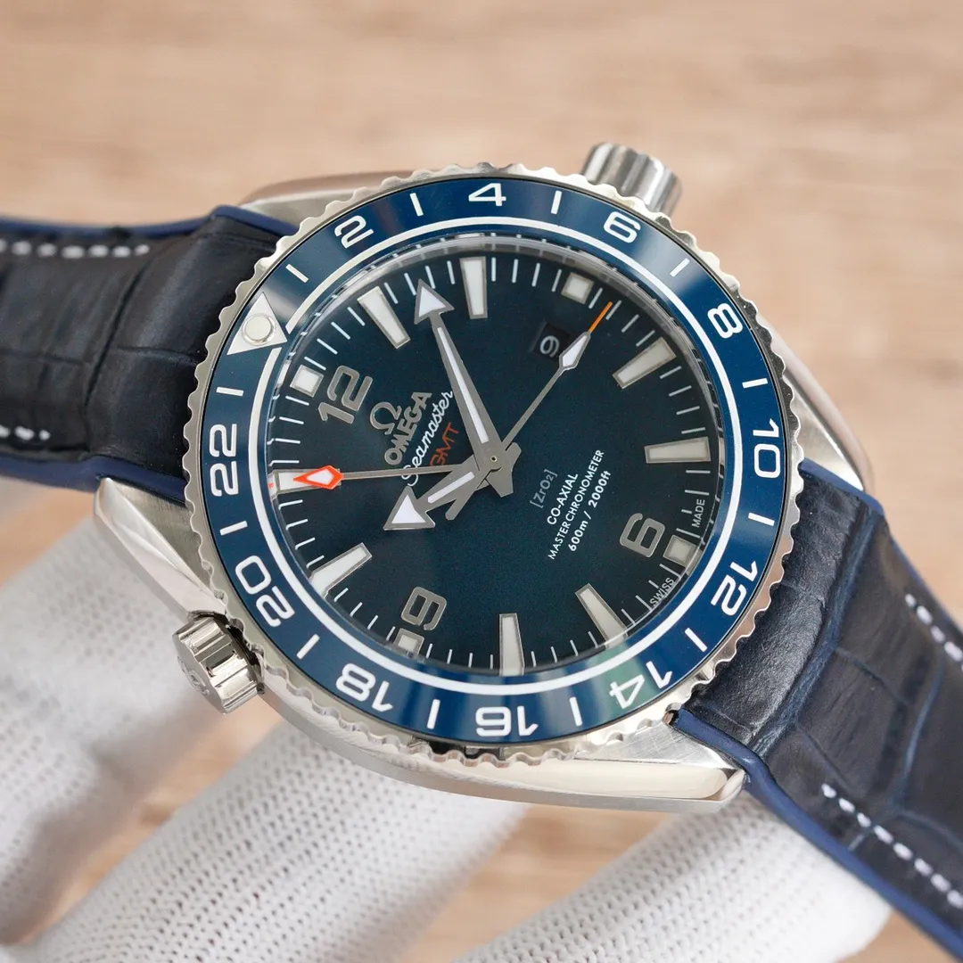 【High-end replica】💰1240! Top replica 💰Private chat! Omega Planet Ocean 600m GMT 24-hour display (can monotonic GMT function) five codes in one, warranty card, diamond card, observatory certification card, hang tag, etc. Exclusive number 87895505, exclusive quality, exclusive packaging. In 2021, the official website strongly recommends the exclusive quality of the Seamaster series 600-meter diving watch. [Model] 215.32.44.21.01.001 [Movement] Equipped with 8900/8906 automatic mechanical movement, original see-through design, corrected movement, accurate running time, strong practicality, 100% waterproof [Glass] With arched wear-resistant glass, diameter 43.5mm, thickness 15.5mm [Case] Made of 316L fine steel case, post-processed and polished, equipped with the only original one-way rotating chronograph ring with a ceramic ring in its class [Watch strap] Belt/tape/steel strap, buckle steel strap 316L fine steel brushed and polished, Italian imported cowhide with imported frog glue, steel strap with original Omega stretch buckle of the same level, fine-adjustable buckle, great value for the same level, please certify the exclusive details, the exclusive quality code is 87895505 Authentic copy-Reprint
