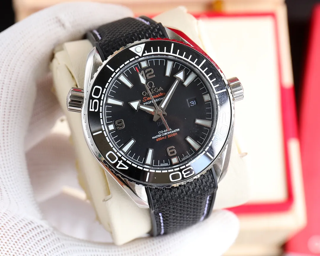 Brand: Omega top replica Seamaster 600 meters Type: Men's watch [strong] Case: Top 316 stainless steel (high quality workmanship) Strap: Tape Movement: Brand new original Citizen 8215 movement (stable travel time and zero repair) Glass: Advanced strengthened coated mirror Size: diameter 43.5mm, thickness 15.5mm
