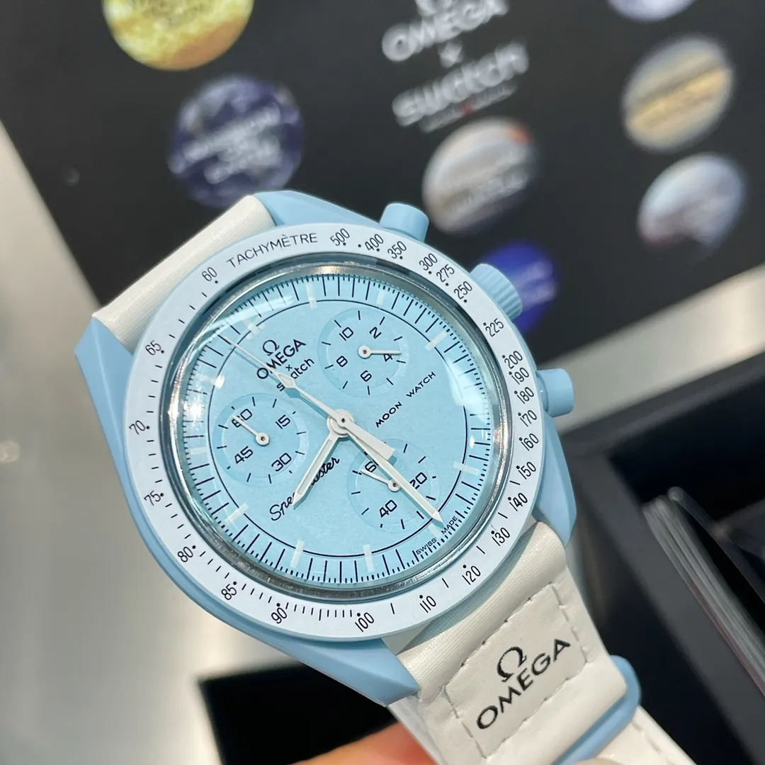 [Original order quality] 💰700! 【Purchasing quality】💰960! Omega co-branded Swatch, the top version on the market, made of real bioceramic material! Distinguish low-end products in the market! OMEGAxSWATCH Omega x Swatch joint model BIOCERAMIC MOONSWATCH joint watch, this series of watches has a total of 11 models, all named after planetary bodies. They are: Mission to the Sun (gold) Mission to Mercury (dark gray) Mission to Venus (pink) Mission to Earth (blue) Mission to the Moon (black) Mission to Mars (white) Mission to Jupiter (bronze) Mission to Saturn (beige) Mission to Uranus (light blue) Mission to Neptune (dark blue) Mission to Pluto (grey) Each one represents the characteristics of a different planet and uses its elements to decorate the dial, making people want to collect the entire series at once.  Swiss quartz machine, size 42mm. The Velcro strap is waterproof and easy to wear. It is worth buying. It can be collected and given as a gift. It has 11 colors and represents the 11 planets in the universe. The colors are bright and this summer accessory is a must-have!