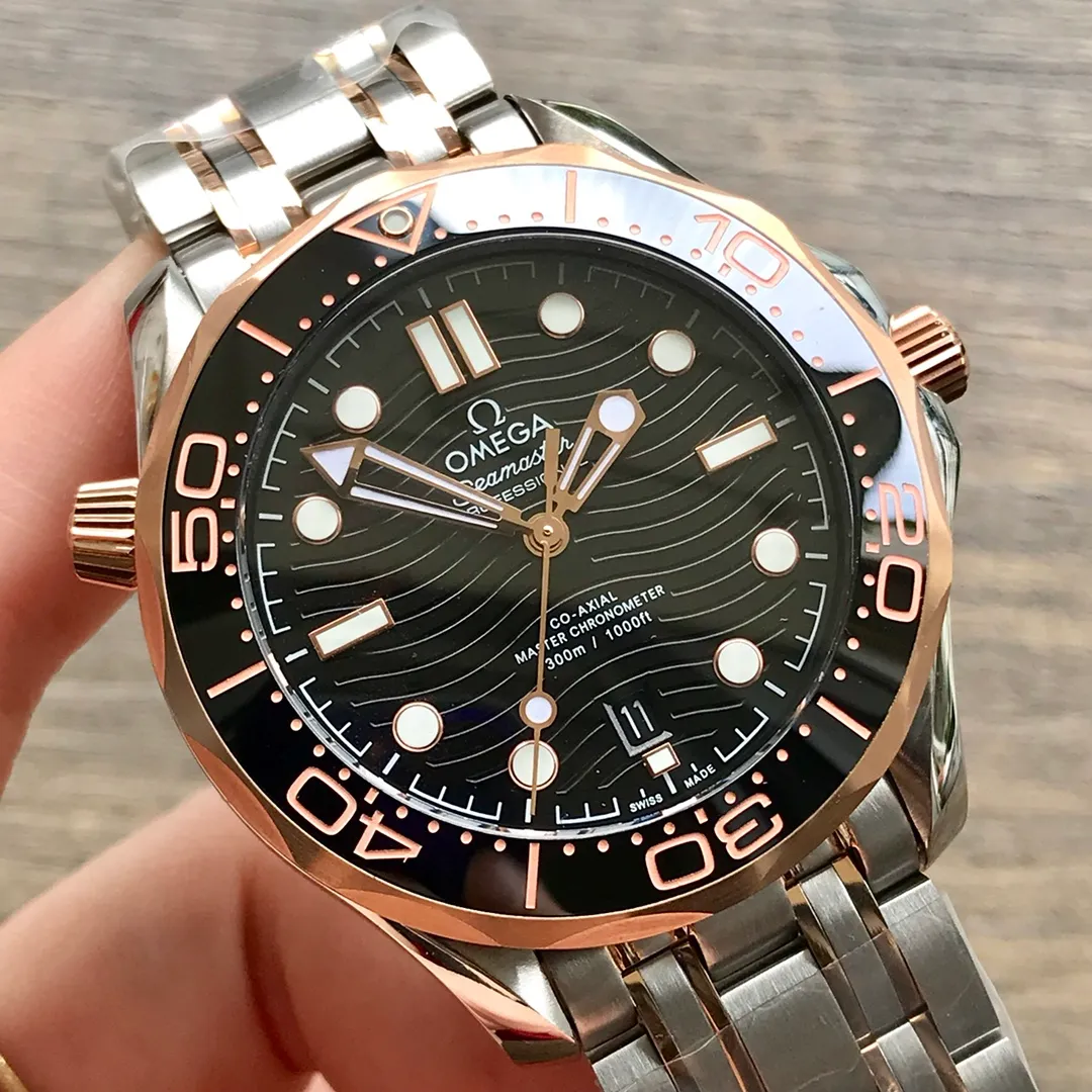 【Produced by Tw】Omega Seamaster 300m 42mm Diving Watch, now you can order the steel strap model with a cloth strap! Quantity is limited! Omega Seamaster series, made of 300M 316 stainless steel! Equipped with 8800 movement! Real shots of shipment.