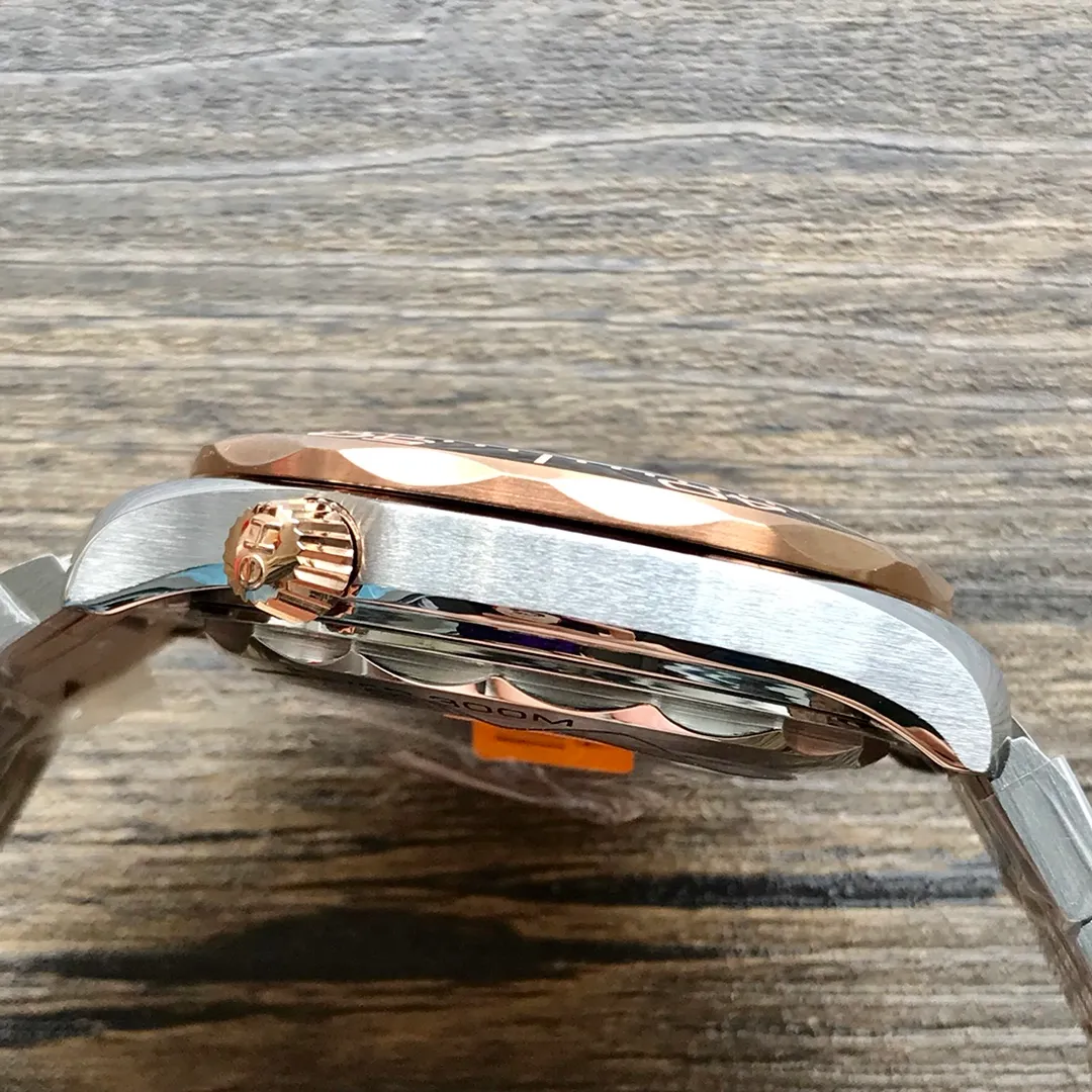 【Produced by Tw】Omega Seamaster 300m 42mm Diving Watch, now you can order the steel strap model with a cloth strap! Quantity is limited! Omega Seamaster series, made of 300M 316 stainless steel! Equipped with 8800 movement! Real shots of shipment.