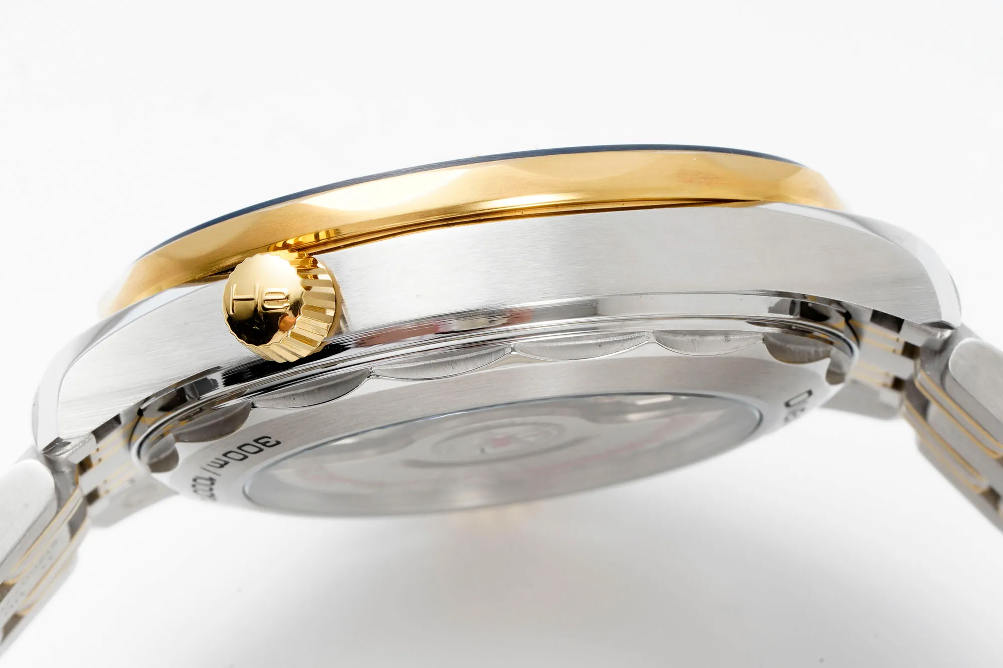 【Customized all-in-one machine】💰1720! 【Top Replica】💰3440! Omega Seamaster 300m series, 42mm, original 1-1 mold making now accepting reservations! The scales and characters on the ceramic ring adopt the "white enamel" process and are not easy to turn yellow. They remain pure white and shiny for a long time and the characters are brighter. The exhaust valve at 11 o'clock has been changed to a conical shape, and the bare edge of the bottom line of the new 300-meter case is not that big. Upgraded strap headband can be bent to fit your hand better, buckle can be adjusted in length, customized 8800 movement, Grade A quality