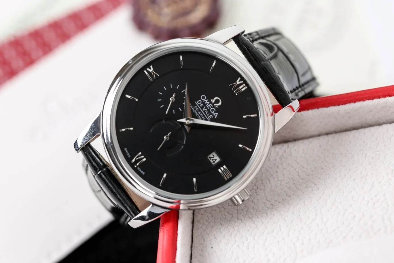 【Foreign trade import】💰1160! Omega - OMEGA classic butterfly handsome four-pin multi-function ⌚️ 6 o'clock power display, 9 o'clock small seconds function, fine men's watch, noble atmosphere~gentleman style, high-end mineral scratch-resistant mirror glass, equipped with 316L stainless steel case, wear-resistant imported calfskin strap, fully automatic imported mechanical movement Size: 40mm × 11mm The pinnacle of the watch 💥 transcends the ordinary and is crafted with exquisite craftsmanship! Come and order now🍷