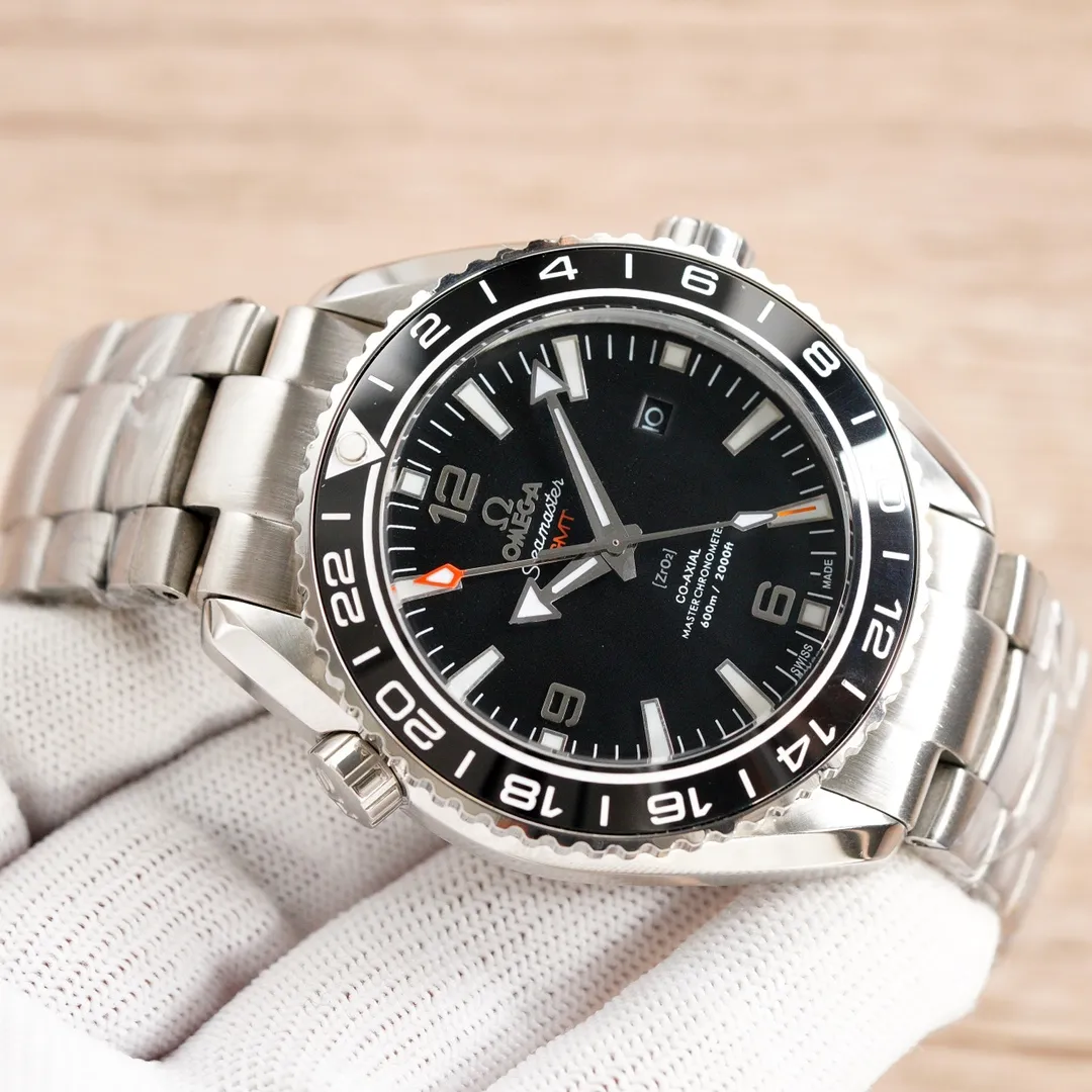 【High-end replica】💰1240! Top replica 💰Private chat! Omega Planet Ocean 600m GMT 24-hour display (can monotonic GMT function) five codes in one, warranty card, diamond card, observatory certification card, hang tag, etc. Exclusive number 87895505, exclusive quality, exclusive packaging. In 2021, the official website strongly recommends the exclusive quality of the Seamaster series 600-meter diving watch. [Model] 215.32.44.21.01.001 [Movement] Equipped with 8900/8906 automatic mechanical movement, original see-through design, corrected movement, accurate running time, strong practicality, 100% waterproof [Glass] With arched wear-resistant glass, diameter 43.5mm, thickness 15.5mm [Case] Made of 316L fine steel case, post-processed and polished, equipped with the only original one-way rotating chronograph ring with a ceramic ring in its class [Watch strap] Belt/tape/steel strap, buckle steel strap 316L fine steel brushed and polished, Italian imported cowhide with imported frog glue, steel strap with original Omega stretch buckle of the same level, fine-adjustable buckle, great value for the same level, please certify the exclusive details, the exclusive quality code is 87895505 Authentic copy-Reprint
