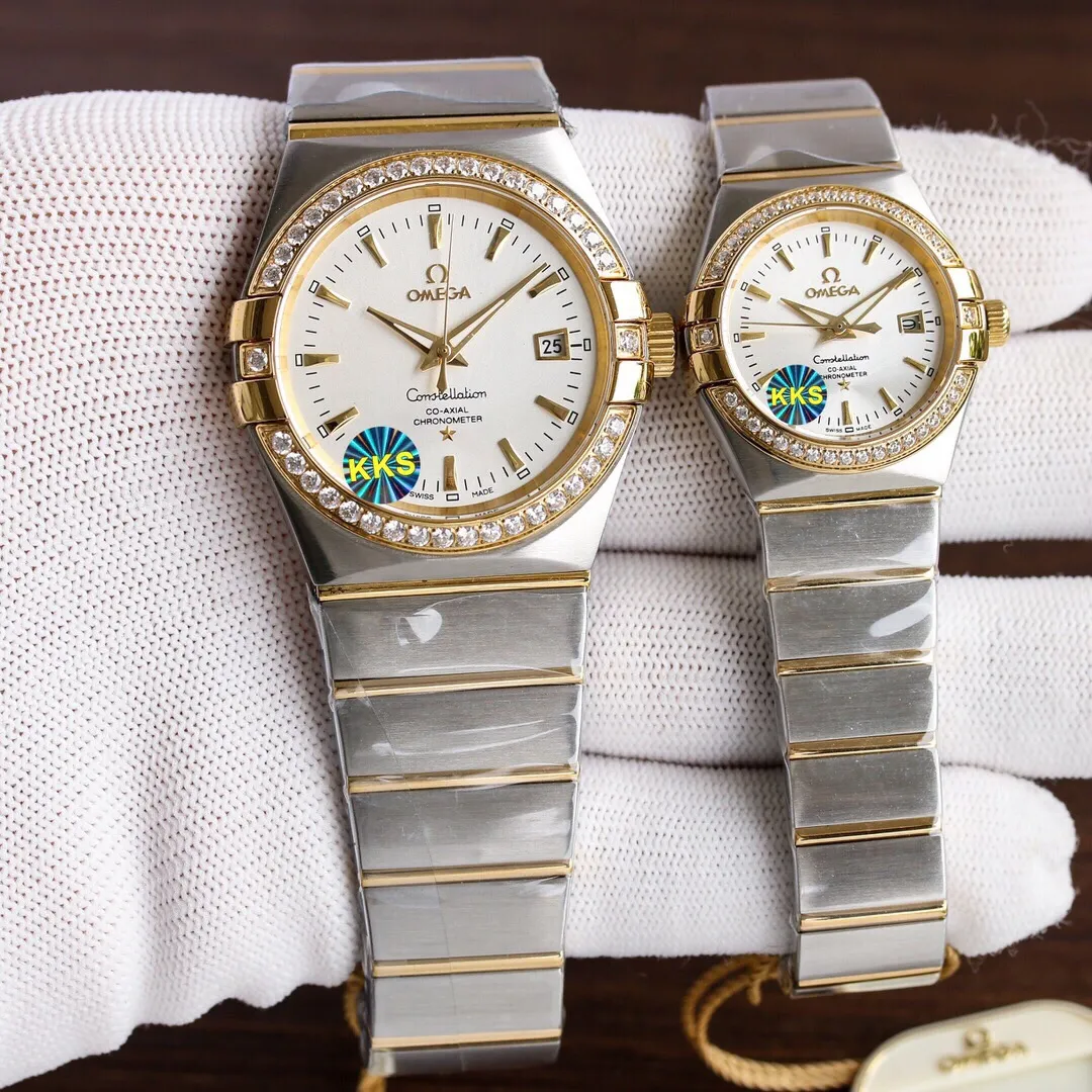 【Top replica】💰2360 each! Omega Constellation KKS brand new product launched. Three codes in one, exclusive quality, exclusive packaging. A new upgraded version will arrive in 2022. Corrected quality. Exclusively customized 8500 movement. Special design. Classic style in real photos. Eternal. Omega couple watch, double eagle constellation series, the male model is equipped with imported 8215 movement machinery (zero repair), the female model is equipped with imported Seiko NH05 movement machinery (zero repair)...Swiss quality 100% super waterproof luminous sapphire glass back design, size male 38mmx10.5, female 27mmx10.5, three-level waterproof, you can swim with confidence 🏊 The outside and the inside are the same. Unique! Create market-friendly prices! Welcome to forward and order! Please certify the exclusive KKS details. The KKS exclusive quality code is 80456374. Welcome to compare the quality.