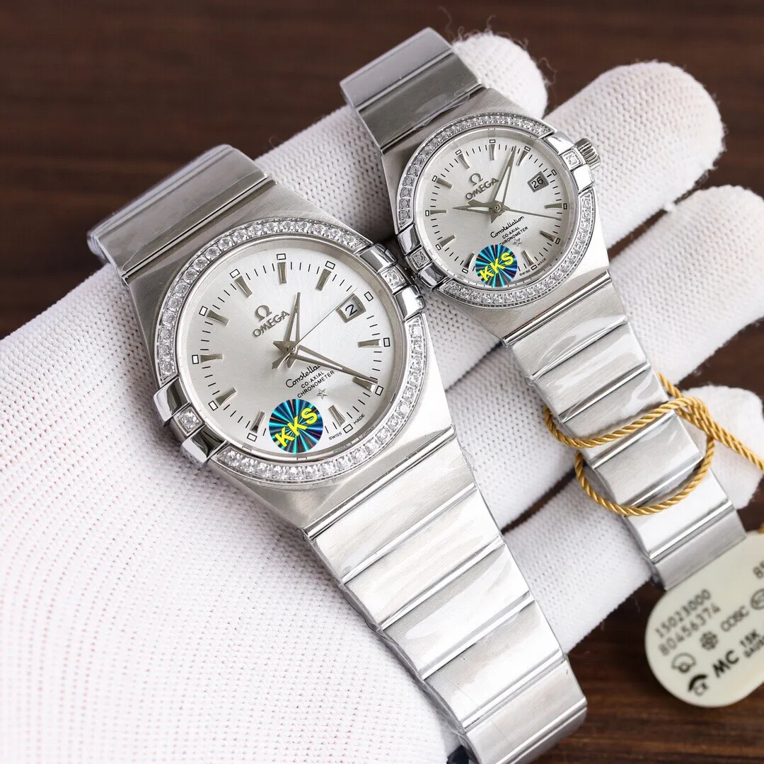【Top replica】💰2360 each! Omega Constellation KKS brand new product launched. Three codes in one, exclusive quality, exclusive packaging. A new upgraded version will arrive in 2022. Corrected quality. Exclusively customized 8500 movement. Special design. Classic style in real photos. Eternal. Omega couple watch, double eagle constellation series, the male model is equipped with imported 8215 movement machinery (zero repair), the female model is equipped with imported Seiko NH05 movement machinery (zero repair)...Swiss quality 100% super waterproof luminous sapphire glass back design, size male 38mmx10.5, female 27mmx10.5, three-level waterproof, you can swim with confidence 🏊 The outside and the inside are the same. Unique! Create market-friendly prices! Welcome to forward and order! Please certify the exclusive KKS details. The KKS exclusive quality code is 80456374. Welcome to compare the quality.