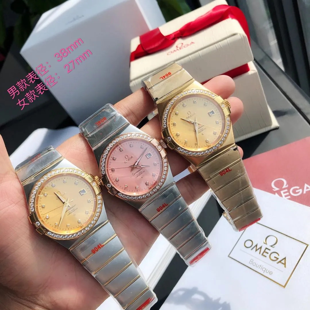 【High-end replica】💰1720! Constellation series couple watch. Men's size: 38/10.5mm. Women's size: 27/10.5mm [Annual masterpiece, classic hit] In 2020, GD produced another full series of high-quality products to fill the gap-Omega Constellation series fully automatic mechanical watch. It has been sharpened for ten years and never gives up! Another high-quality, ultra-affordable representative work produced by GD once again refreshes the "genuine appearance details, built-in new Citizen movement" [Movement] GD produces the entire network's exclusive replica Constellation series men's watch equipped with 💯 The new Citizen 8215 automatic mechanical movement, and the women's watch is equipped with 💯 The new Citizen 6T51 automatic mechanical movement, exclusive correction of the 8501 original automatic hammer, the kinetic energy of the movement is durable, and the travel time is accurate, ⭕️ Reworked [Case] 💯 Super waterproof, you can swim with confidence 🚰 316L stainless steel case, CNC cutting process for the same material bracelet, perfect shell shape and joints, replica craftsmanship, the thinnest workmanship of the same level of movement‼ ️ Equipped with a high-quality Swarovski crystal diamond ring (not an ordinary pickaxe stone), it is colorful under the sun [Details] The original strips and diamond sides are optional, and the original ones are all the same color. The bracelet is equipped with the only original folding clasp in its class, and the sapphire anti-scratch glass mirror reads clearly [Inventory] 1000+ in the whole series, long-term replenishment supply ⚠️Please look for the exclusive quality of GD products