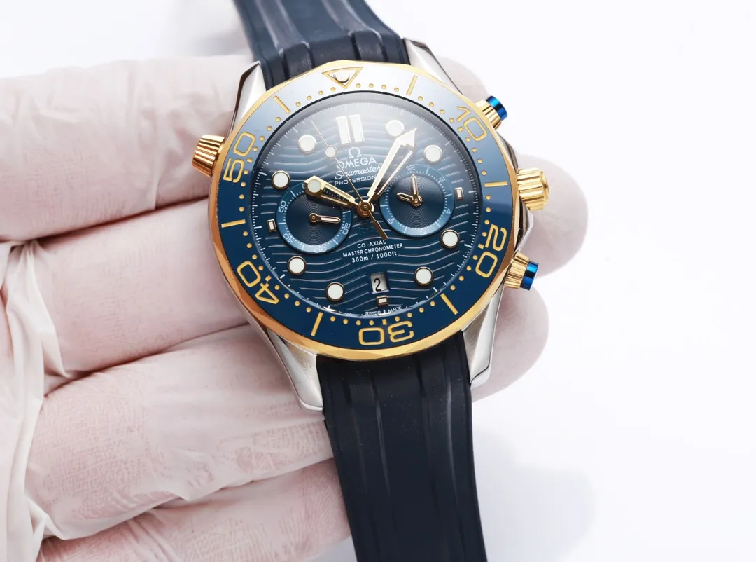 【High-end replica】💰1440! The new Omega Seamaster 300-meter multifunctional 5-pin design diving watch has arrived🎉Feedback is coming! Always adhering to practical value, there is no best, only better upgrade concepts to reach the top again! [Movement] Equipped with a brand new automatic mechanical movement, original transparent bottom design, 0️⃣ repair, accurate running time, strong practicality [Case] ​​Made of 316L stainless steel case, equipped with the only original ceramic one-way rotating timing ring in its class. The exclusive version is consistent with the original ceramic ring. 🆚Wear-resistant, anti-scratch⚙️High quality [Mirror high-definition reinforced coating, anti-scratch and anti-wear mirror. [Bracelet] 316 fine steel nine-bead bracelet, equipped with the only original push-pull adjustable clasp in its class. The dial adopts two-color ice blue luminous synchronization