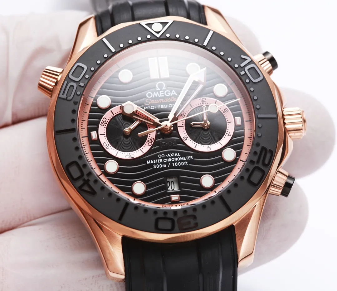 【High-end replica】💰1440! The new Omega Seamaster 300-meter multifunctional 5-pin design diving watch has arrived🎉Feedback is coming! Always adhering to practical value, there is no best, only better upgrade concepts to reach the top again! [Movement] Equipped with a brand new automatic mechanical movement, original transparent bottom design, 0️⃣ repair, accurate running time, strong practicality [Case] ​​Made of 316L stainless steel case, equipped with the only original ceramic one-way rotating timing ring in its class. The exclusive version is consistent with the original ceramic ring. 🆚Wear-resistant, anti-scratch⚙️High quality [Mirror high-definition reinforced coating, anti-scratch and anti-wear mirror. [Bracelet] 316 fine steel nine-bead bracelet, equipped with the only original push-pull adjustable clasp in its class. The dial adopts two-color ice blue luminous synchronization