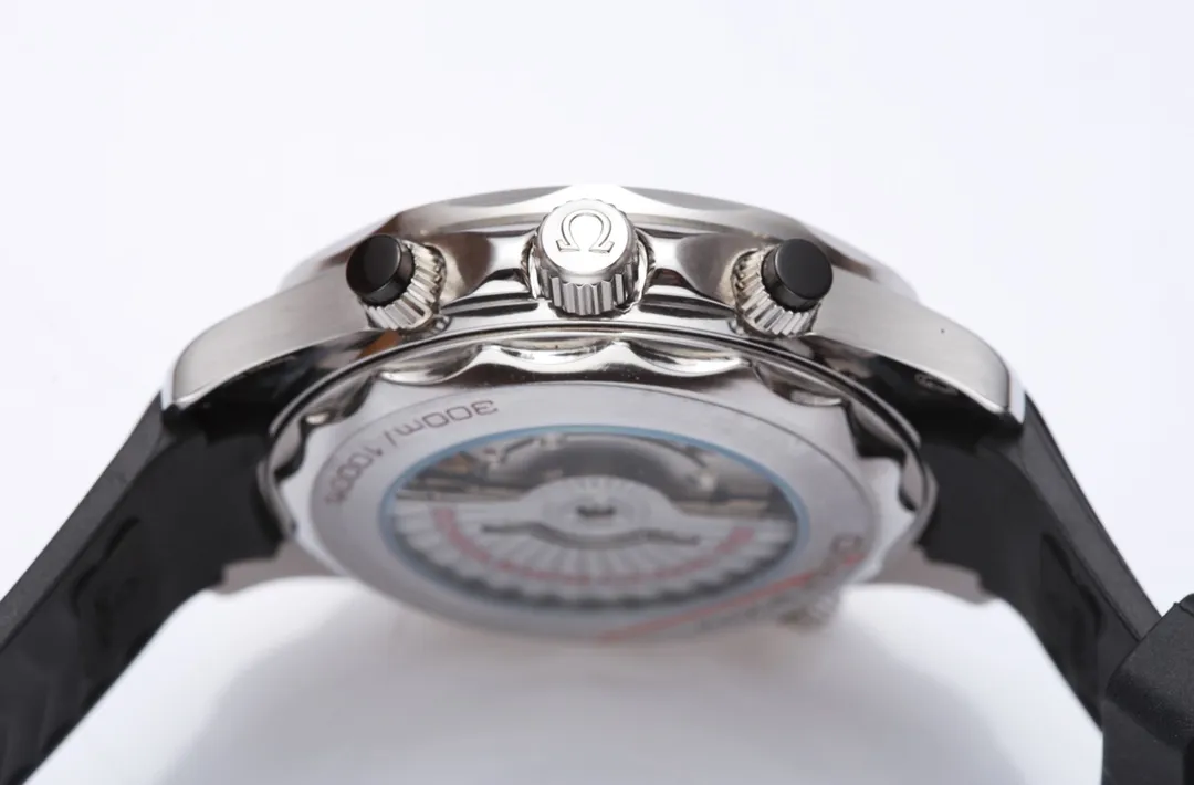 【High-end replica】💰1440! The new Omega Seamaster 300-meter multifunctional 5-pin design diving watch has arrived🎉Feedback is coming! Always adhering to practical value, there is no best, only better upgrade concepts to reach the top again! [Movement] Equipped with a brand new automatic mechanical movement, original transparent bottom design, 0️⃣ repair, accurate running time, strong practicality [Case] ​​Made of 316L stainless steel case, equipped with the only original ceramic one-way rotating timing ring in its class. The exclusive version is consistent with the original ceramic ring. 🆚Wear-resistant, anti-scratch⚙️High quality [Mirror high-definition reinforced coating, anti-scratch and anti-wear mirror. [Bracelet] 316 fine steel nine-bead bracelet, equipped with the only original push-pull adjustable clasp in its class. The dial adopts two-color ice blue luminous synchronization