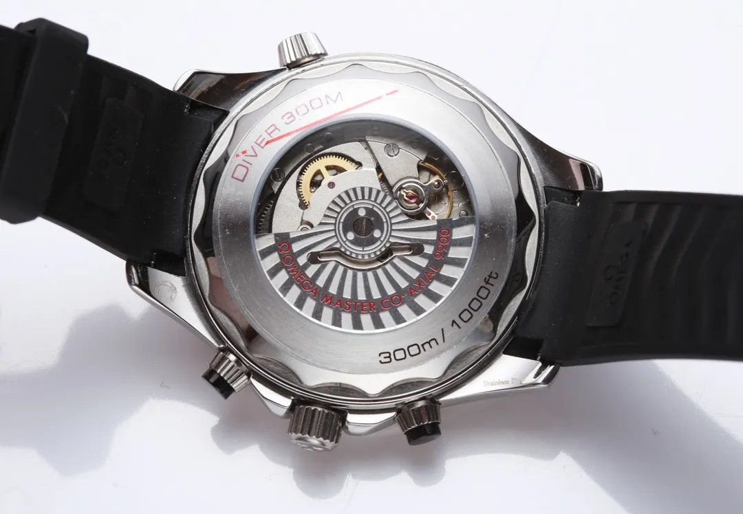 【High-end replica】💰1440! The new Omega Seamaster 300-meter multifunctional 5-pin design diving watch has arrived🎉Feedback is coming! Always adhering to practical value, there is no best, only better upgrade concepts to reach the top again! [Movement] Equipped with a brand new automatic mechanical movement, original transparent bottom design, 0️⃣ repair, accurate running time, strong practicality [Case] ​​Made of 316L stainless steel case, equipped with the only original ceramic one-way rotating timing ring in its class. The exclusive version is consistent with the original ceramic ring. 🆚Wear-resistant, anti-scratch⚙️High quality [Mirror high-definition reinforced coating, anti-scratch and anti-wear mirror. [Bracelet] 316 fine steel nine-bead bracelet, equipped with the only original push-pull adjustable clasp in its class. The dial adopts two-color ice blue luminous synchronization