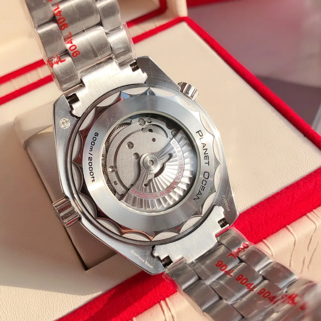 【High-end replica】💰1240! 【Customized all-in-one machine】💰1760! The 2023 new upgraded Omega Seamaster 600-meter diving watch rubber strap model has arrived in full color. The ceramic bezel is unique to the whole network. The internal repair is the Citizen 9015 all-in-one mechanical movement, and the external repair details are synchronized with the original ones. [Movement] Equipped with 💯 Brand new Japanese original Citizen 9015 automatic mechanical movement, original see-through design, corrected movement rotor, 0️⃣repair, accurate timing, strong practicality [Case] Made of 316L stainless steel, with gold plating in the exclusive vacuum furnace on the entire network, equipped with the only original ceramic one-way rotating chronograph ring in its class [Bracelet] The official synchronous rubber strap or 316 stainless steel five-bead bracelet of the Seamaster 600-meter diving watch is optional! This picture shows the quality of a customized all-in-one machine!
